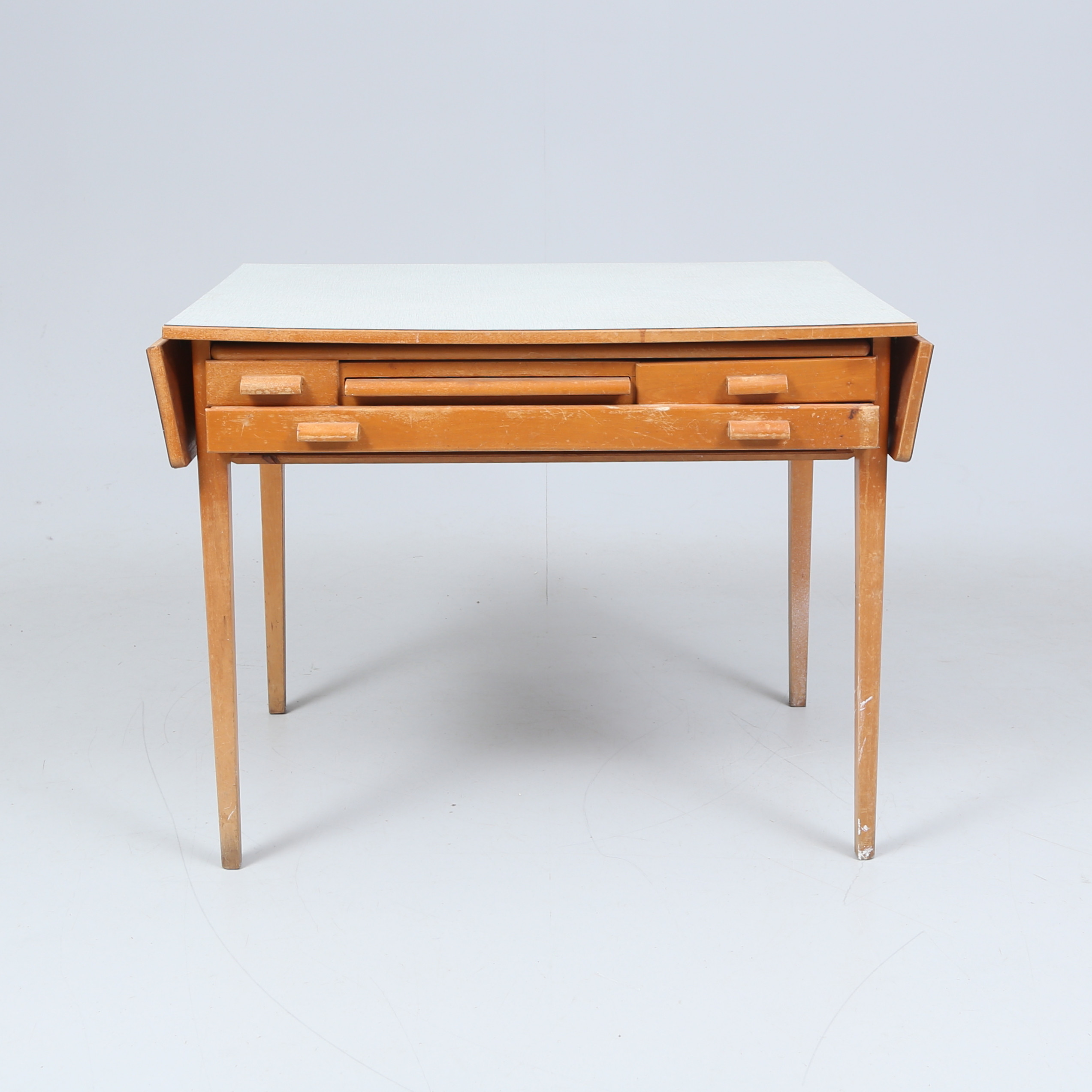 BORD med LÅDOR, 1950-tal.