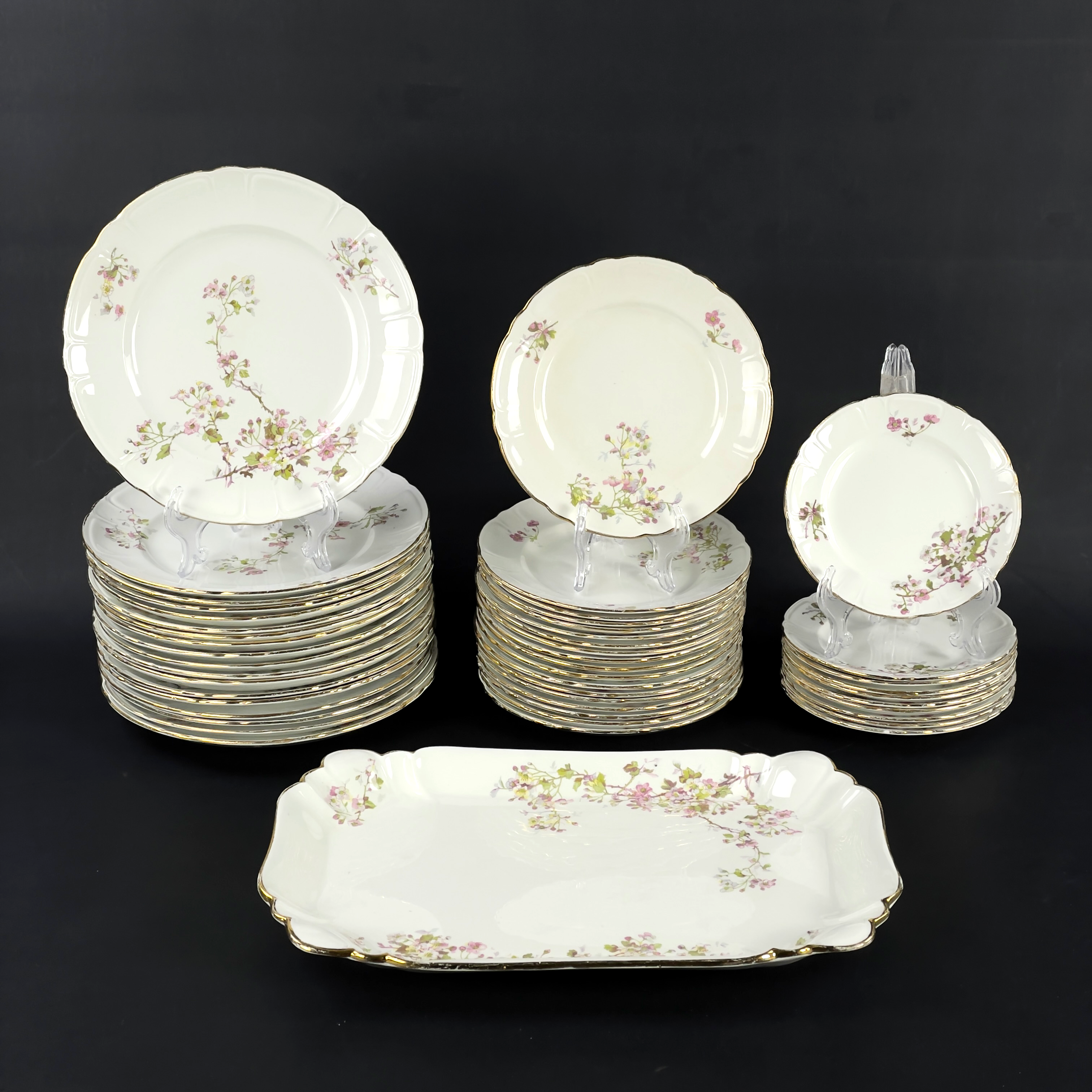 MATSERVIS, 47 delar. "Hagtorn", flintgods, Gustavsberg, 1900-tal.