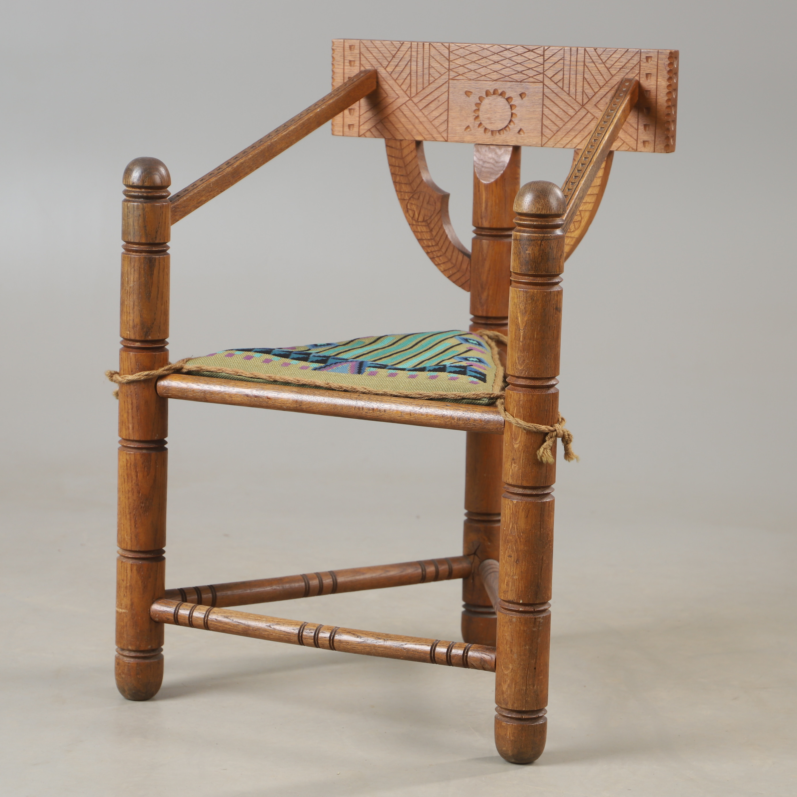 KARMSTOL, s. k. munkstol, ek, 1900-tal.