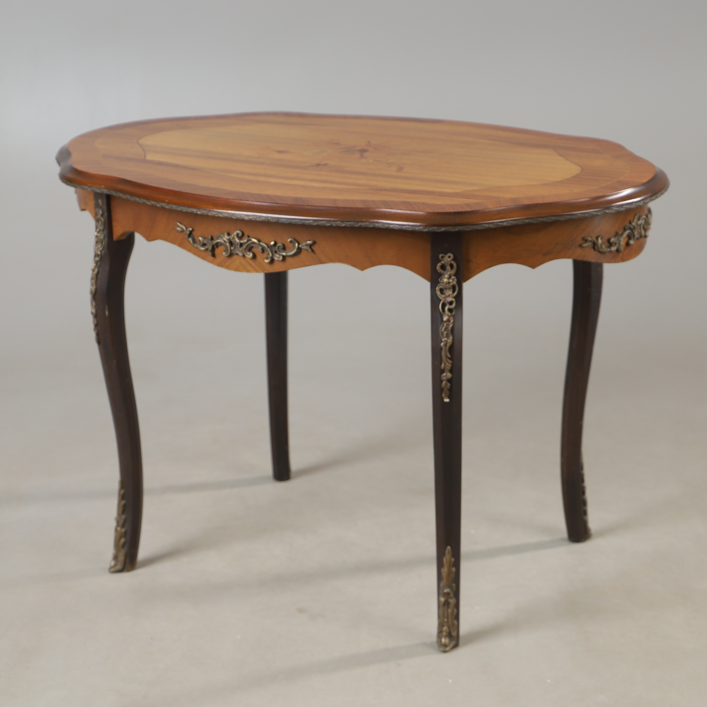 BORD, mahogny med intarsia, rokokostil.