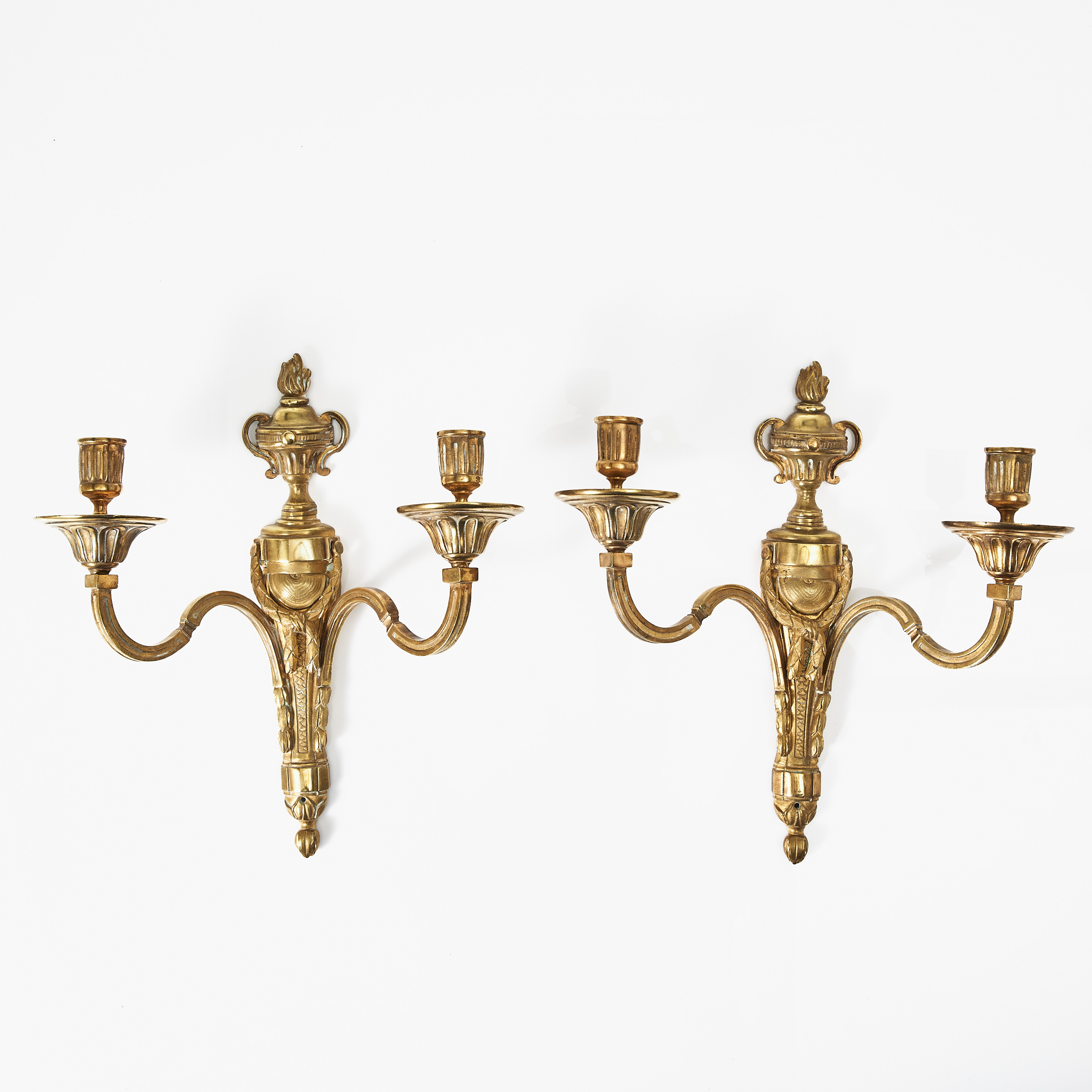 APPLIQUER, ett par, brons, 1800-talets slut, Louis Seizestil, för två ljus.