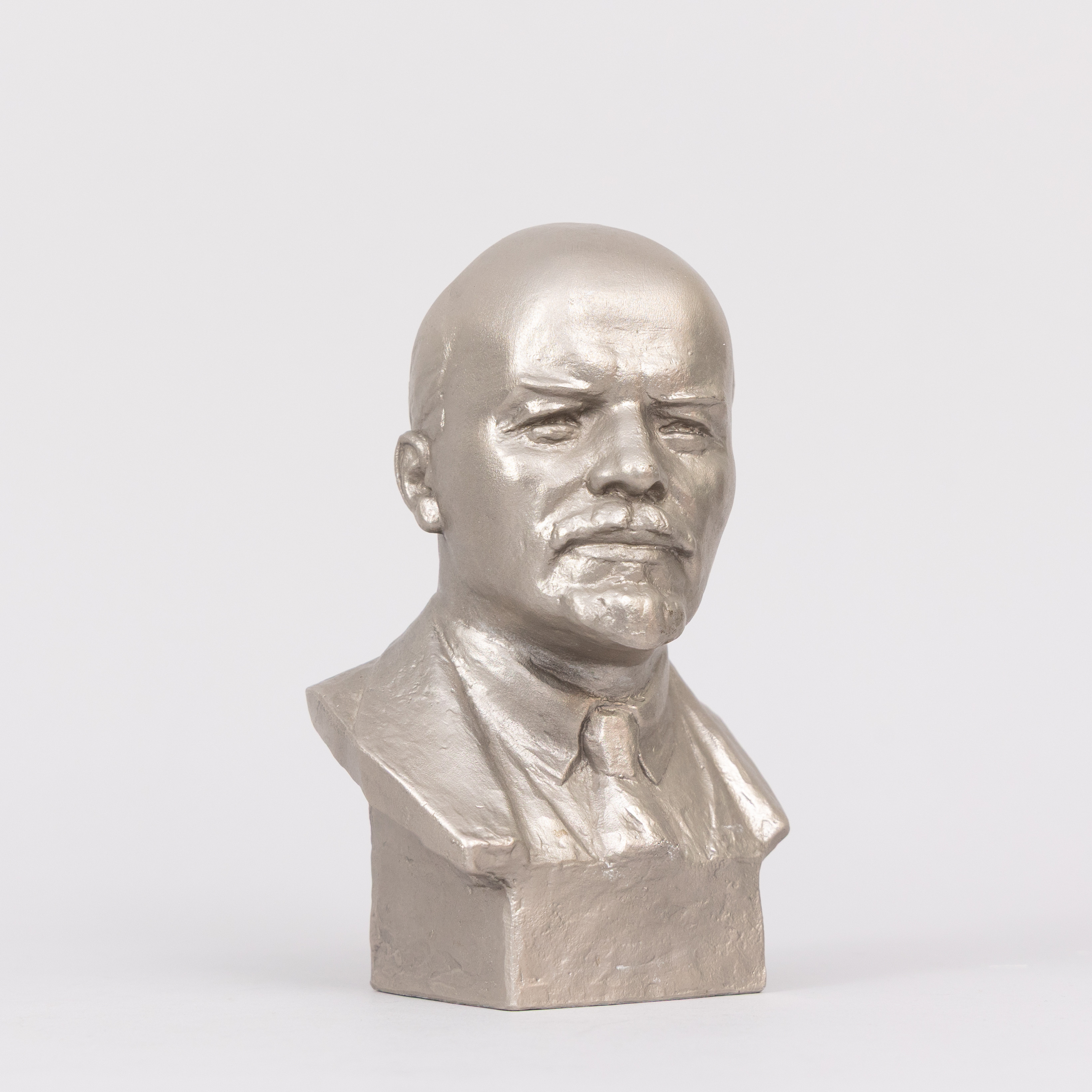 NIKOLAY BAGANOV (RYSSLAND, 1929-?). A Vladimir Lenin metall, signerad och daterad 1977.