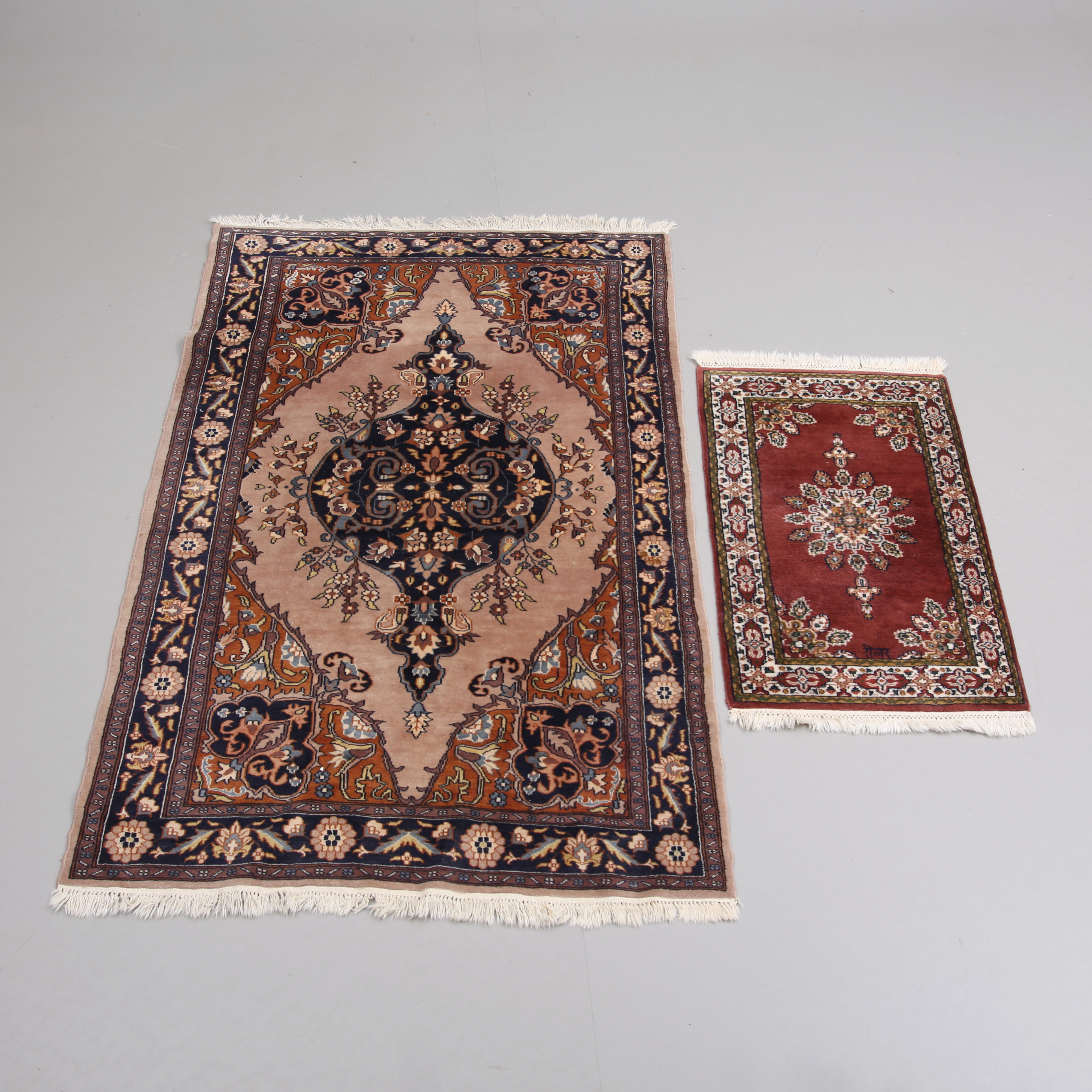 ORIENTALISKA MATTOR, 2 st, handknutna, Pakistan/Indien.