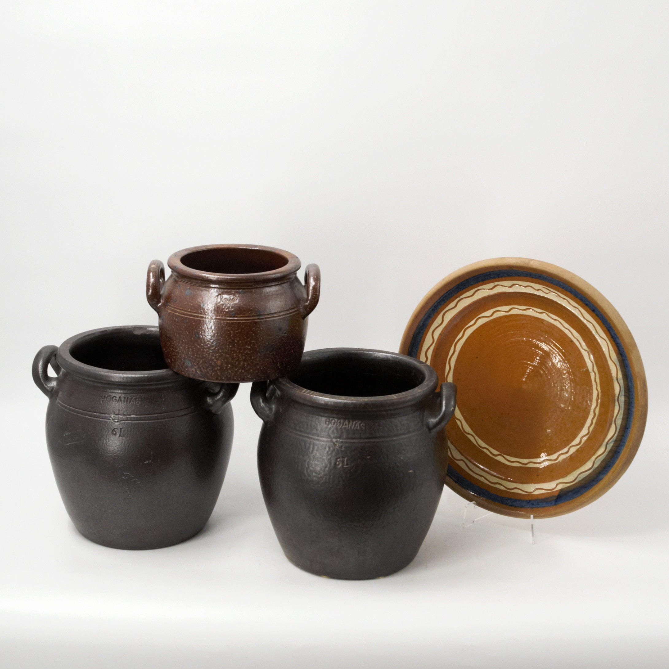 KRUS och ÄGGAKAGEFAT, 4 delar, glaserat stengods och glaserad keramik, Höganäs Bolaget, Raus och Kvidinge.