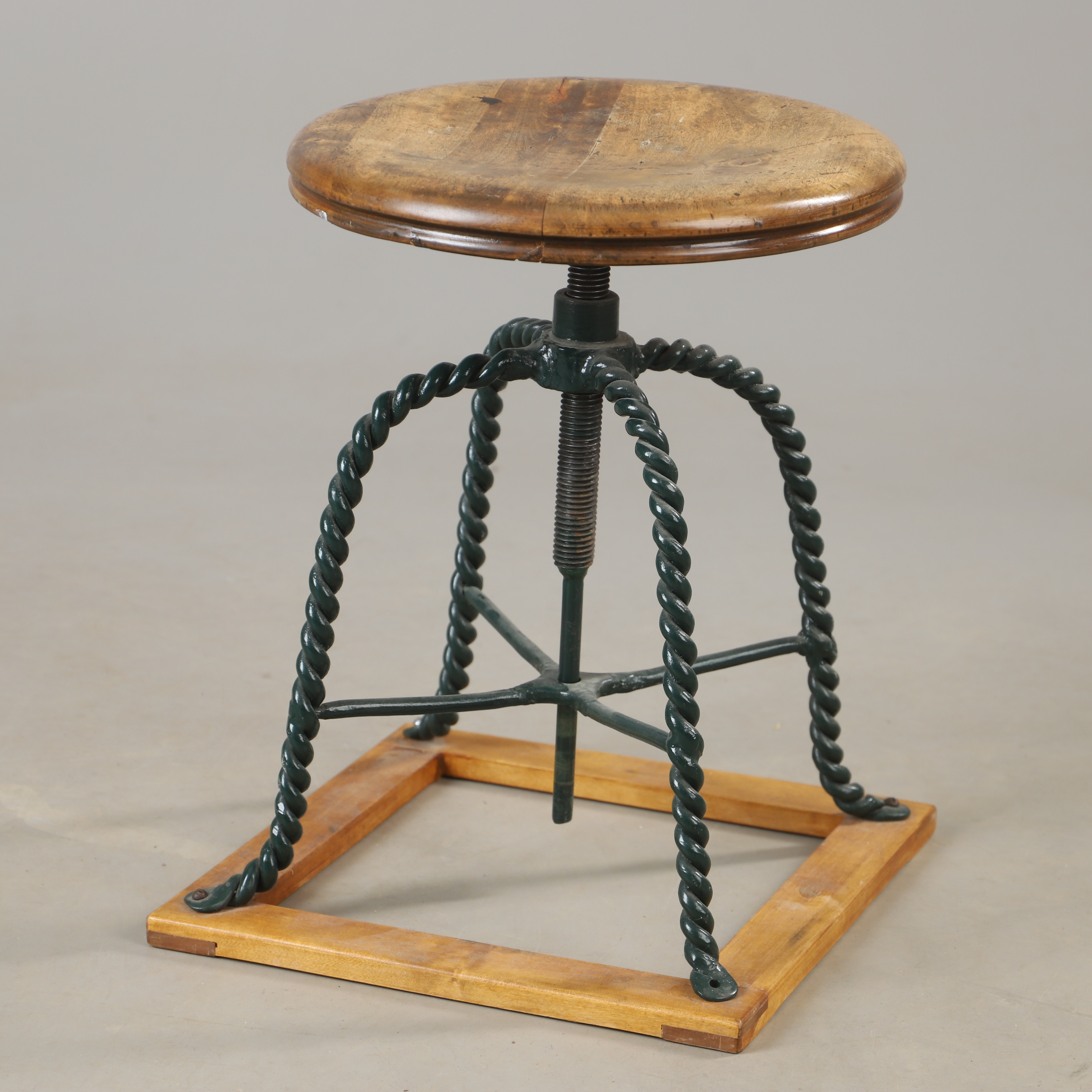 SNURRPALL, björk och metall, 1900-talets första hälft.