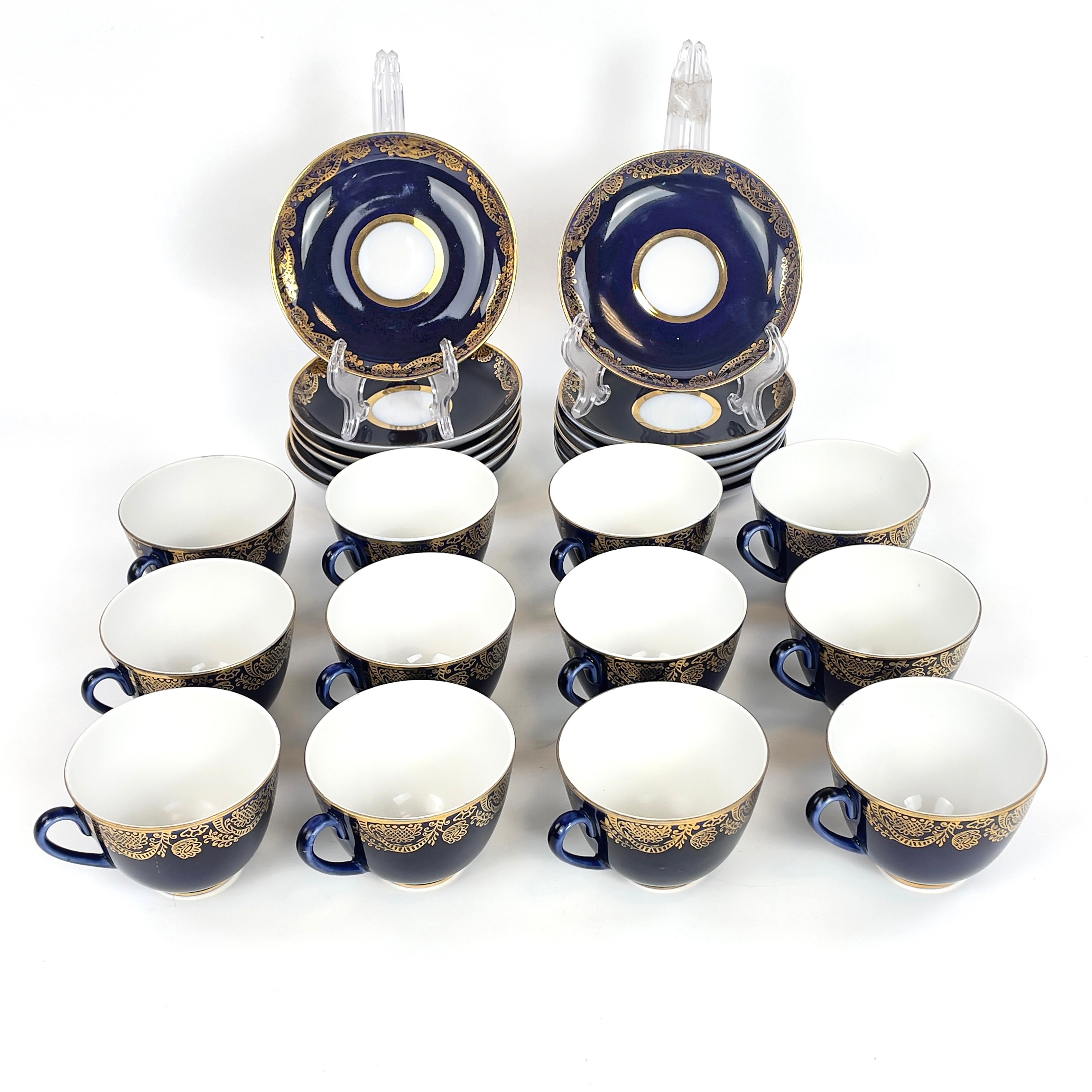 TESERVIS, 12 koppar med fat, porslin, "Golden Frieze", Lomonosov, Ryssland.