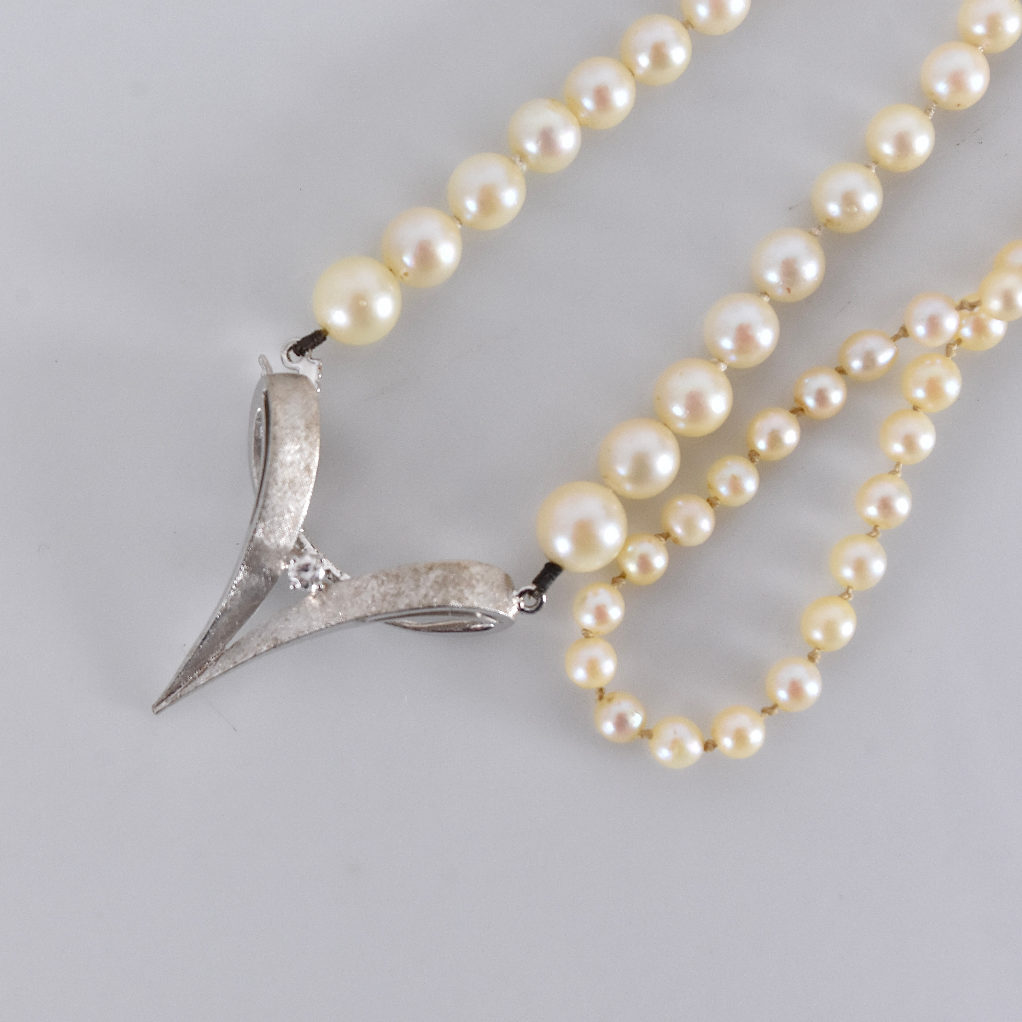 COLLIER, odlade sötvattenspärlor med diamant, JKa, vitguld 18K.