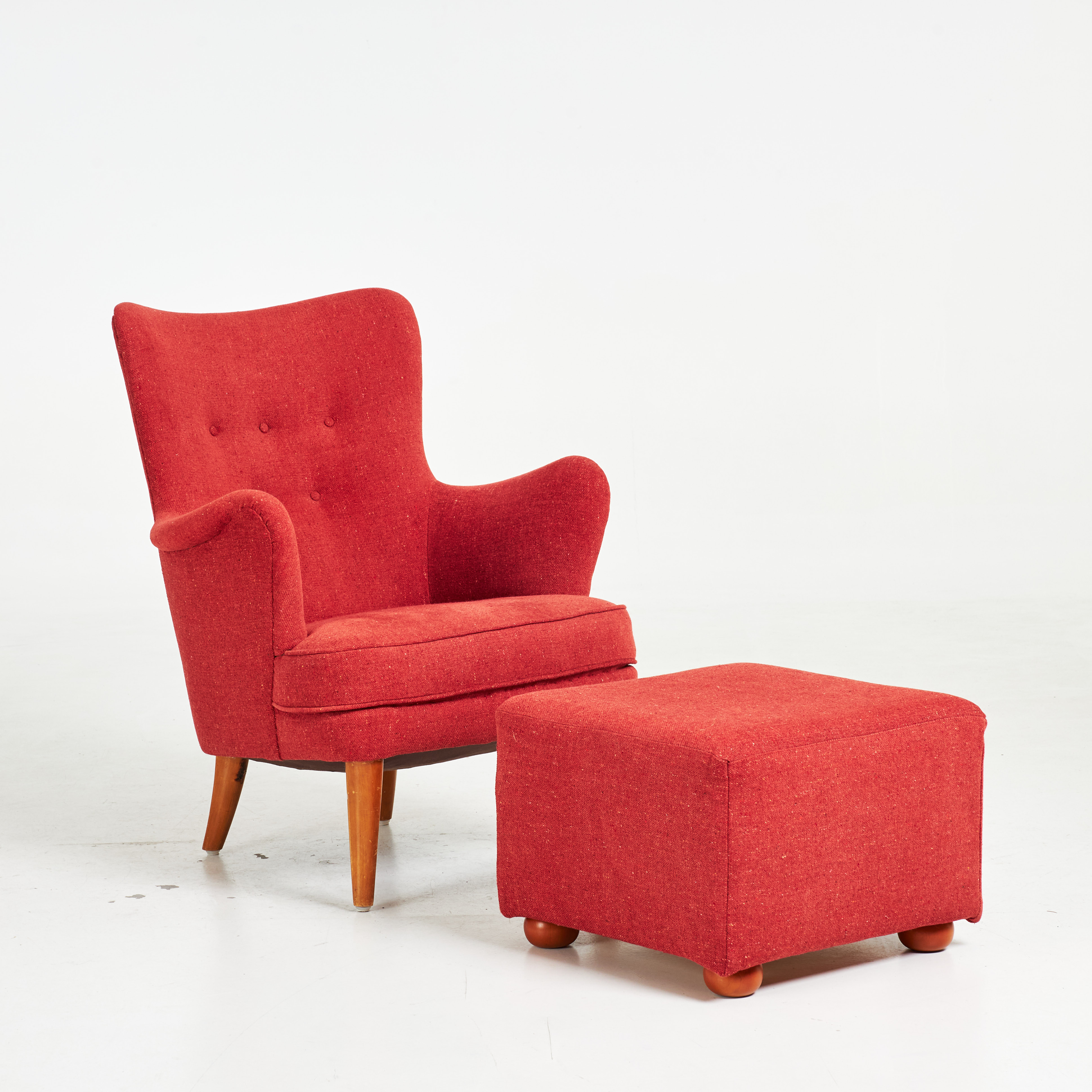 CARL MALMSTEN. TILLSKRIVEN. Fåtölj, textilklädsel, brännmärkt, med fotpall av annan produktion.