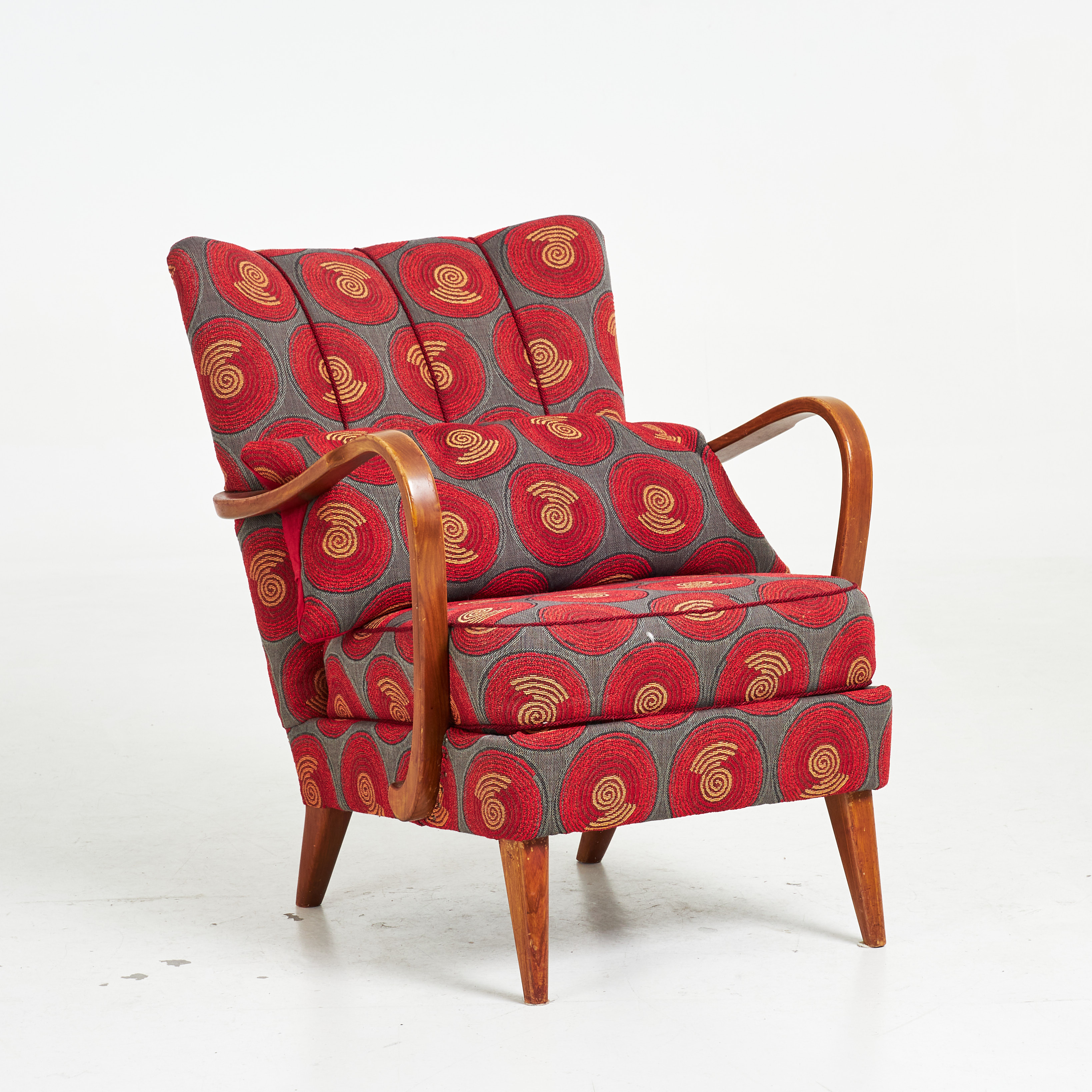 FÅTÖLJ, stomme i betsad ek, textilklädsel, 1940-tal.