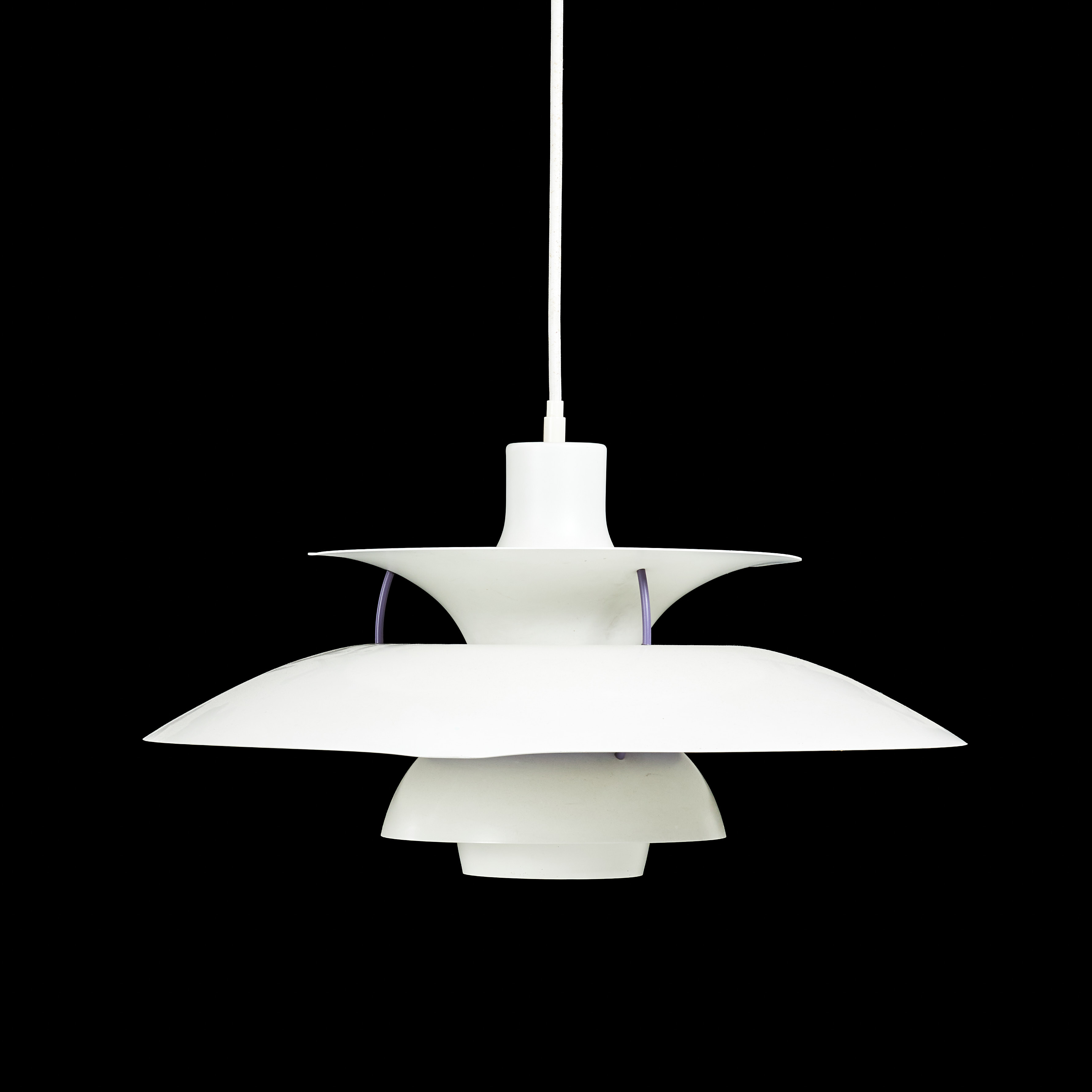 POUL HENNINGSEN. "PH-5", taklampa, Louis Poulsen, Danmark, vitlackerad aluminium med blå/lila och rött inslag, etikettmärkt.