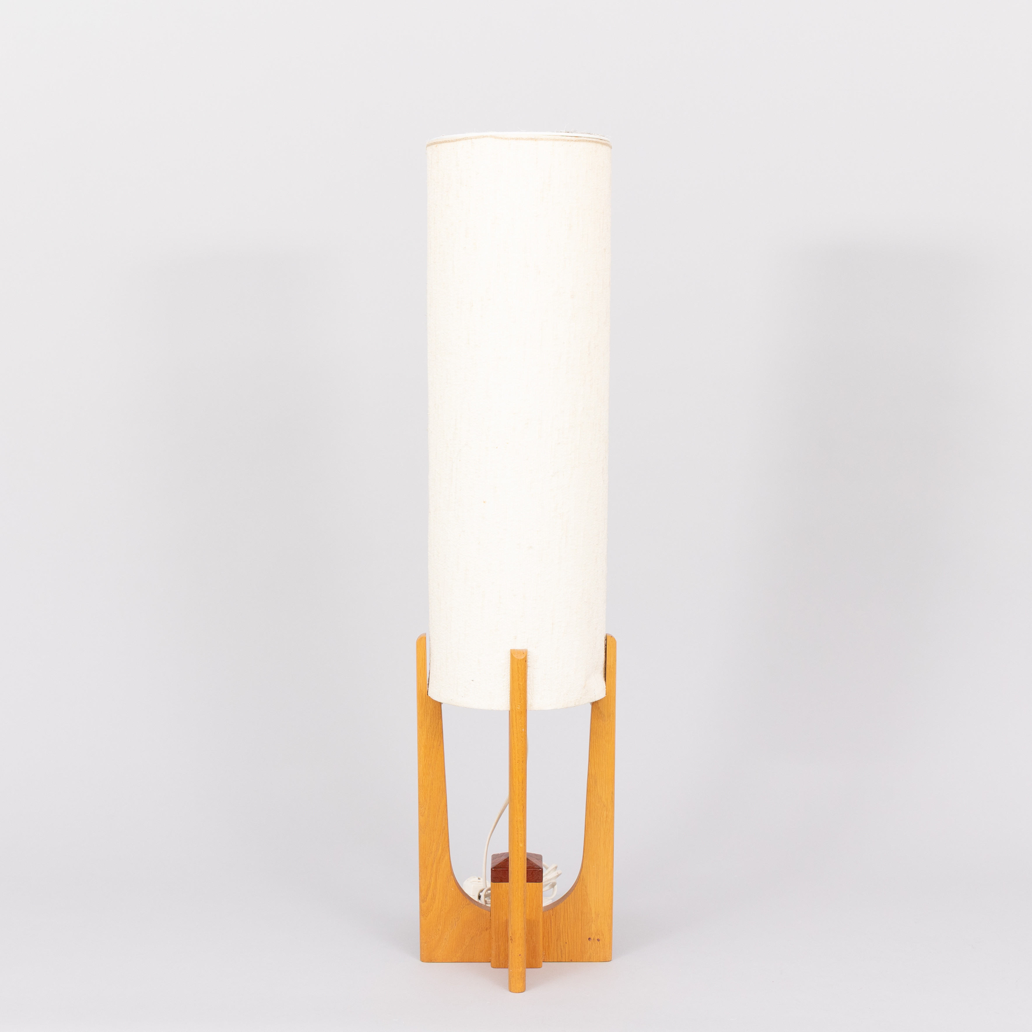 BORDSLAMPA, teak, 1900-talets andra hälft.