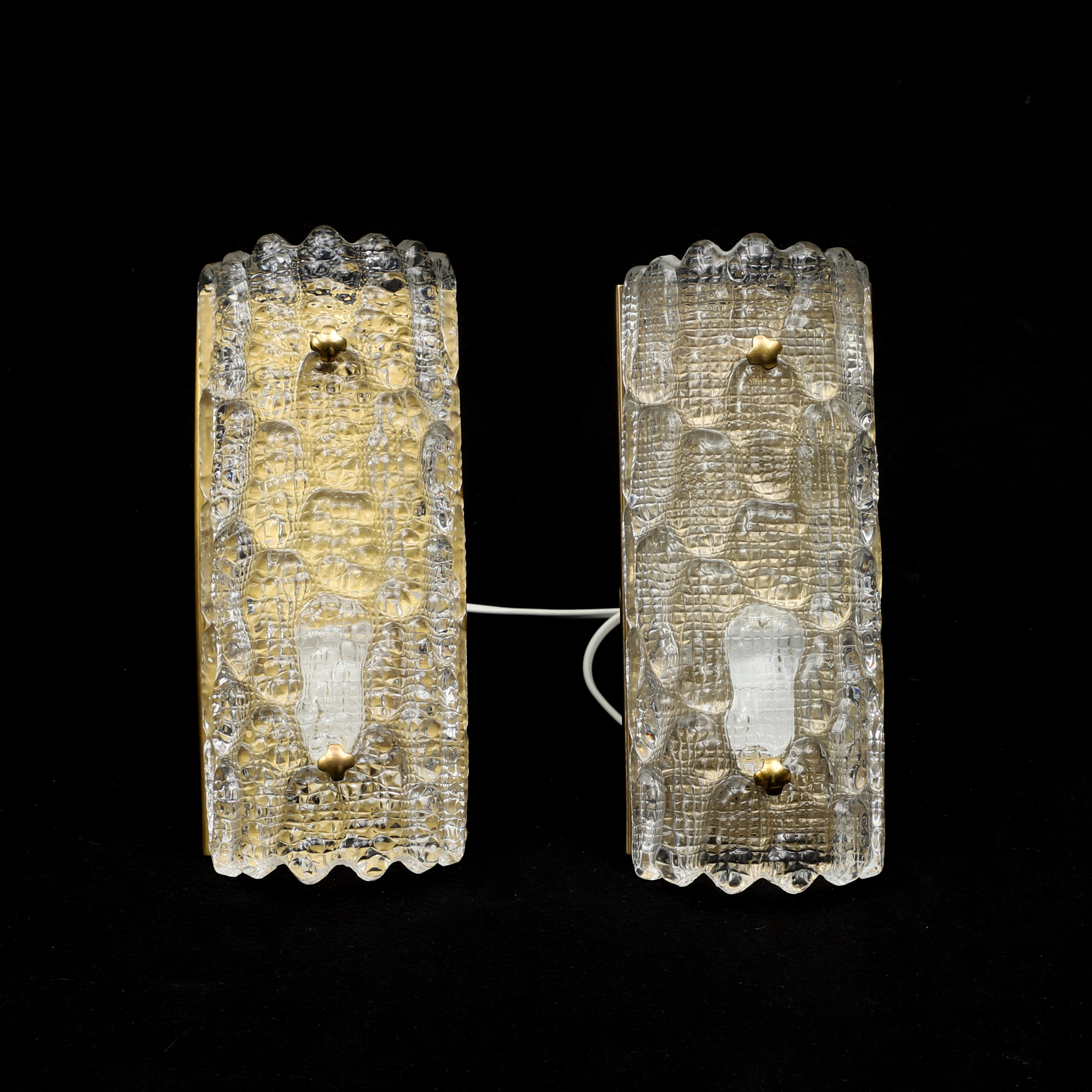 CARL FAGERLUND, ett par vägglampor. Orrefors. 1900-talets mitt.