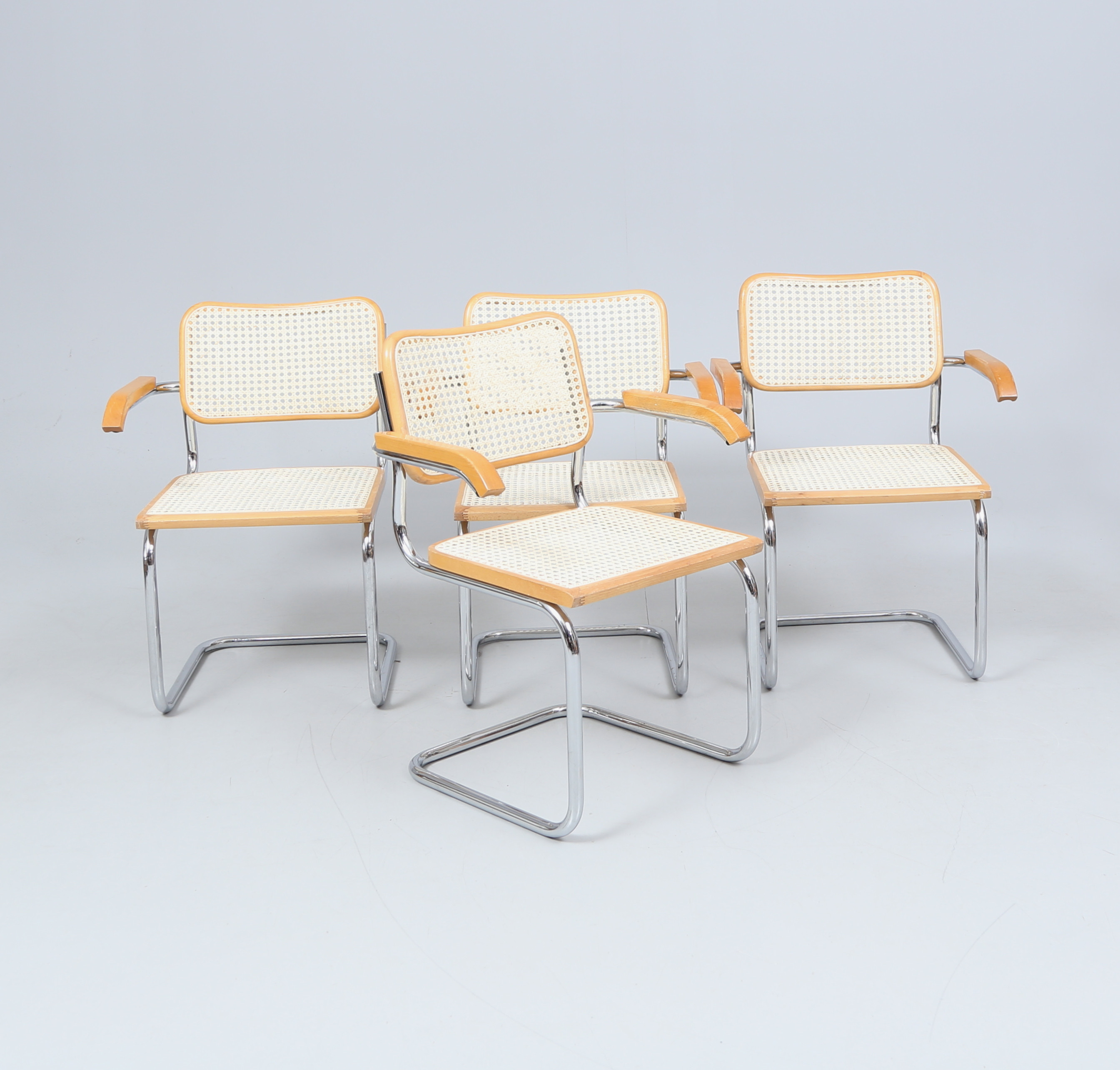 KARMSTOLAR 4 st, bauhaus stil, made in Italien.