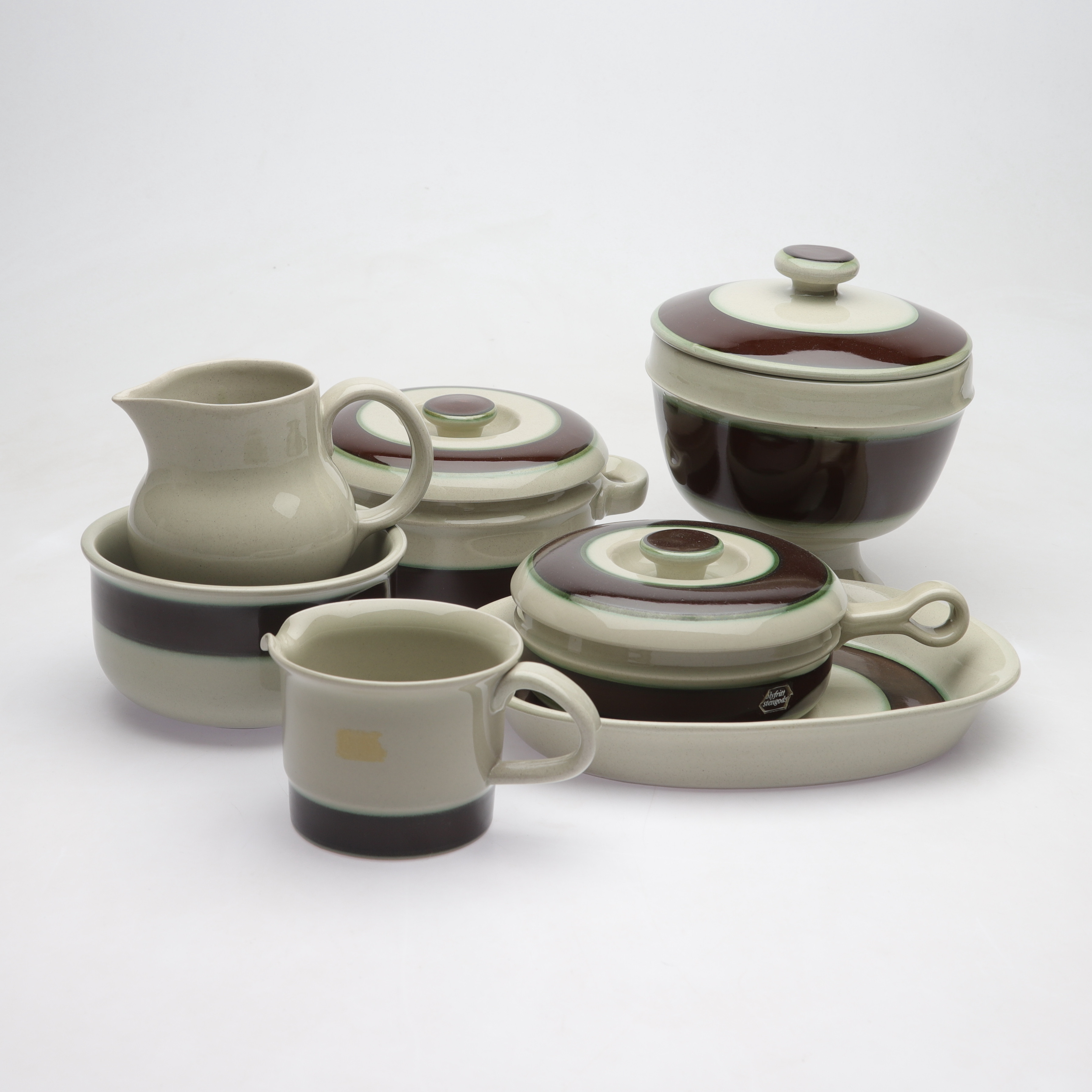 HERTHA BENGTSSON. Servisdelar, ca 7 delar, glaserat stengods, "Agat", Höganäs, 1960-tal.