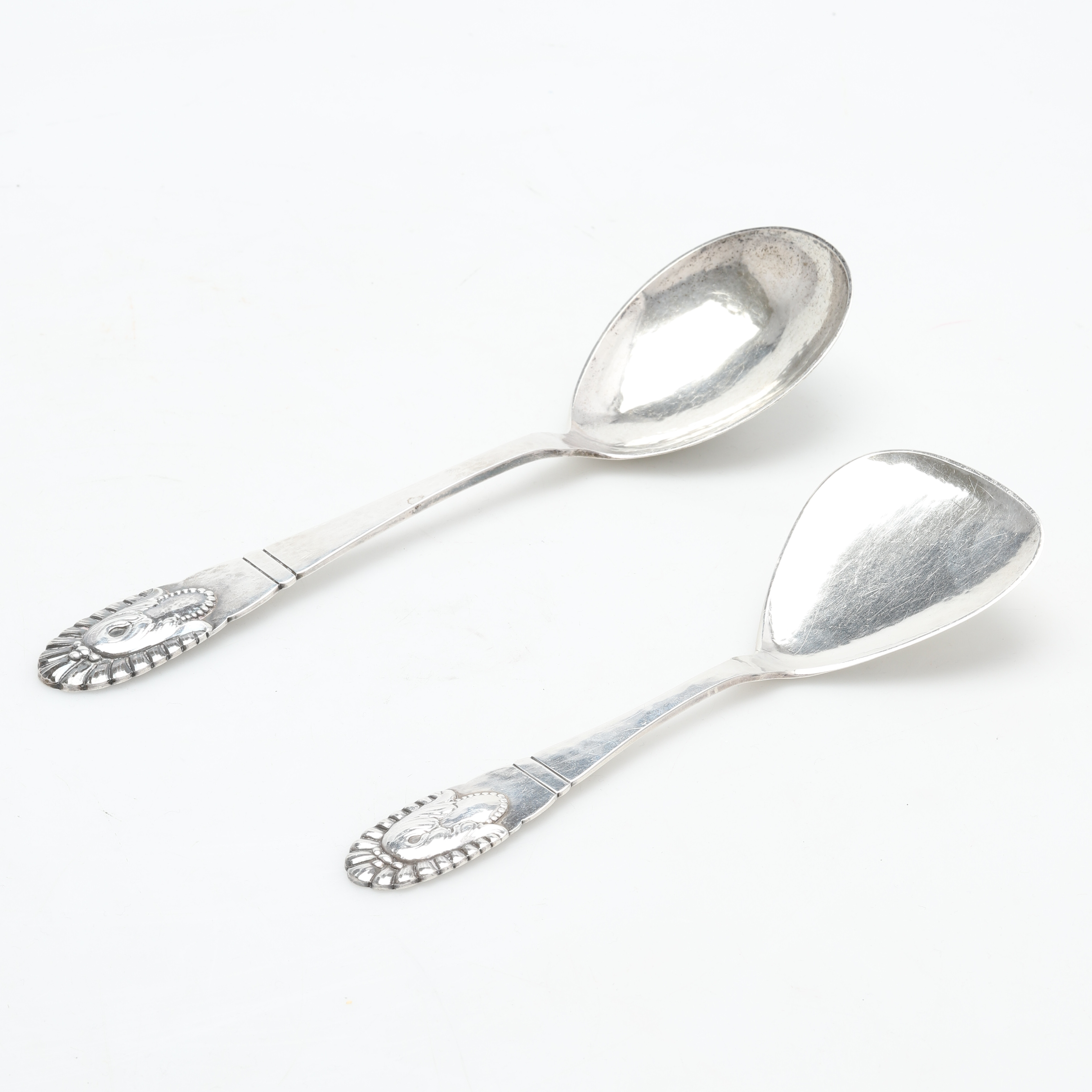 EMIL SNEDKER, silver, serveringsskedar., 2 st, jugend, 1917, Köpenhamn, Danmark. Vikt ca 187 gram.