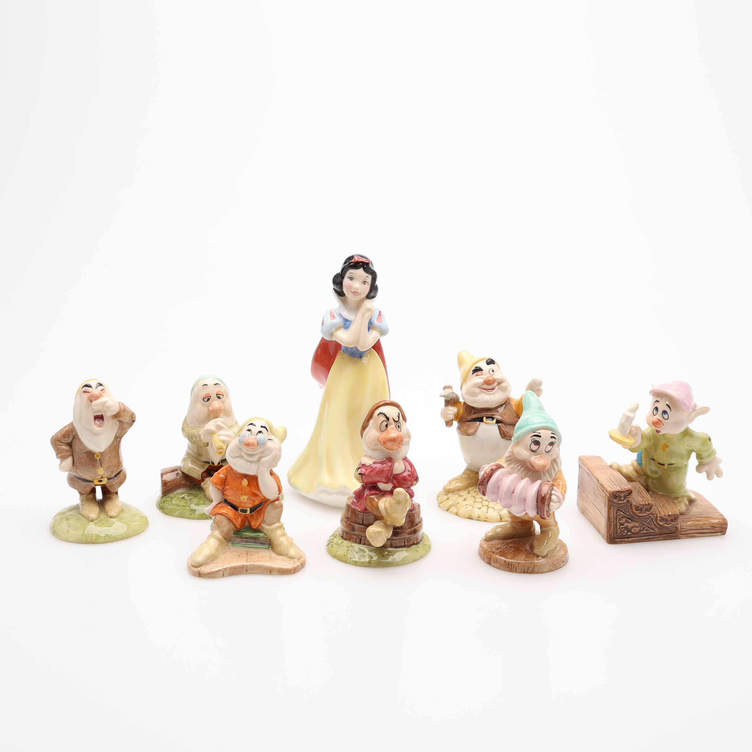 FIGURINER, 8 ST, PORSLIN, SNÖVIT & DE SJU DVÄRGARNA, DISNEY, ROYAL DOULTON, ENGLAND.
