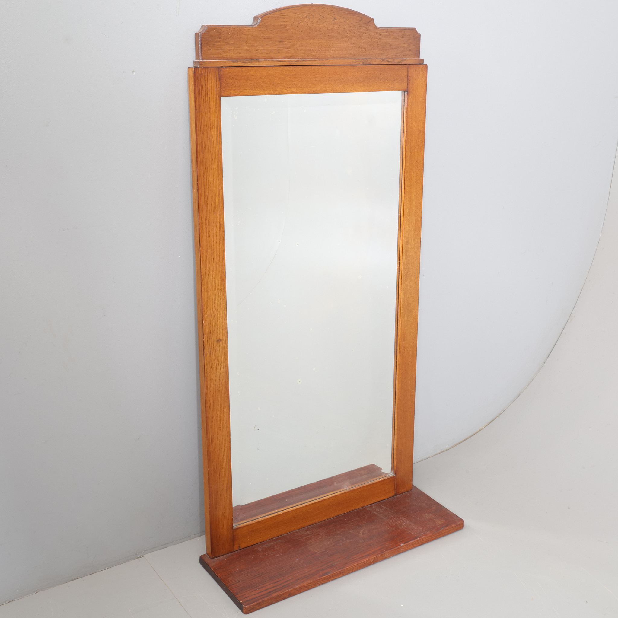 SPEGEL MED FASETTSLIPATGLAS, jugend-stil, ek, 1900-talets första hälft.