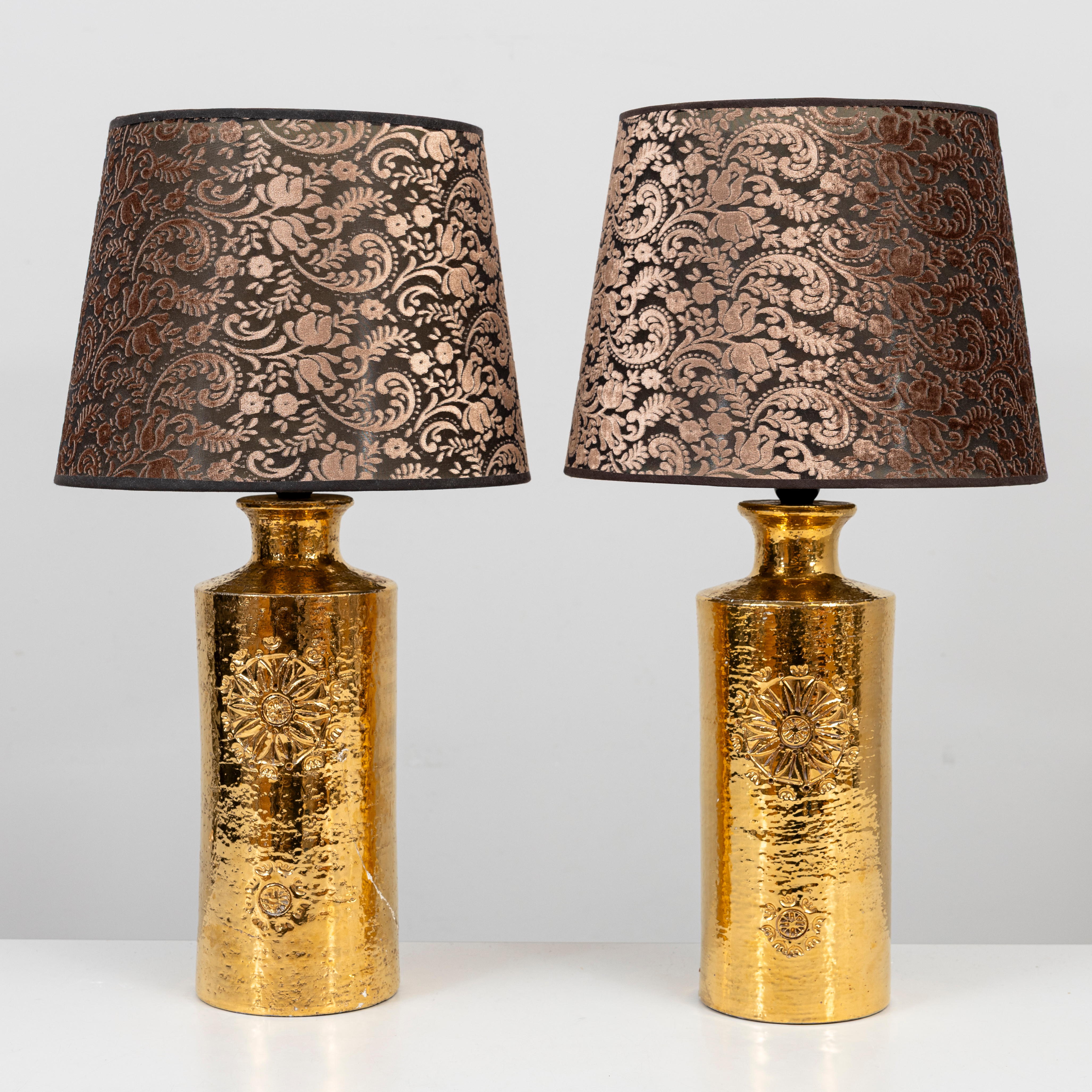 BORDSLAMPOR, ett par, Aldo Londi, Bitossi för Bergboms, guldfärgad keramik, 1970-tal.