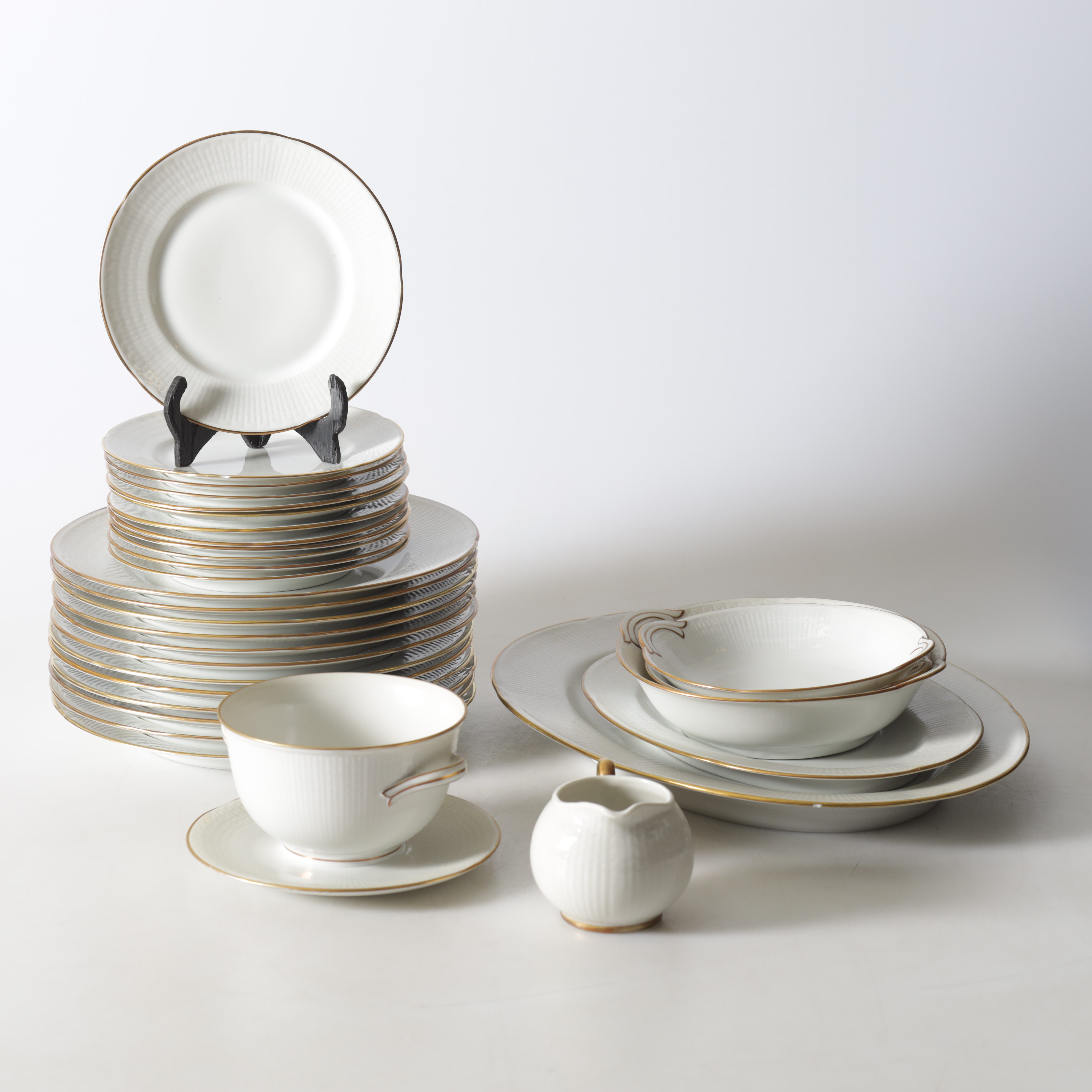 LOUISE ADELBORG. Matservis, 31 delar, "Swedish grace", Rörstrand, 1900-tal.