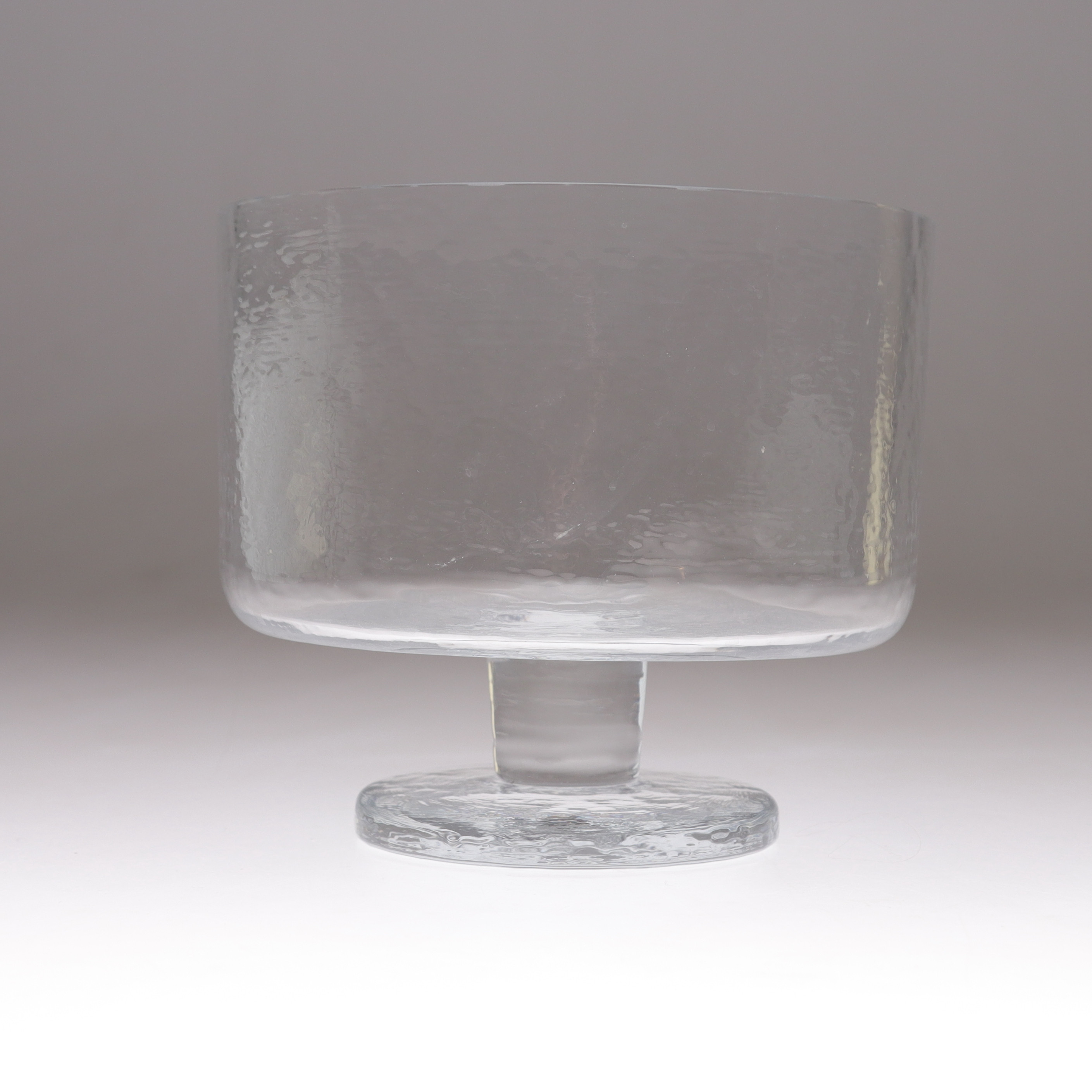 UNO WESTERBERG. Skål på fot, glas, Pukeberg, Sverige.