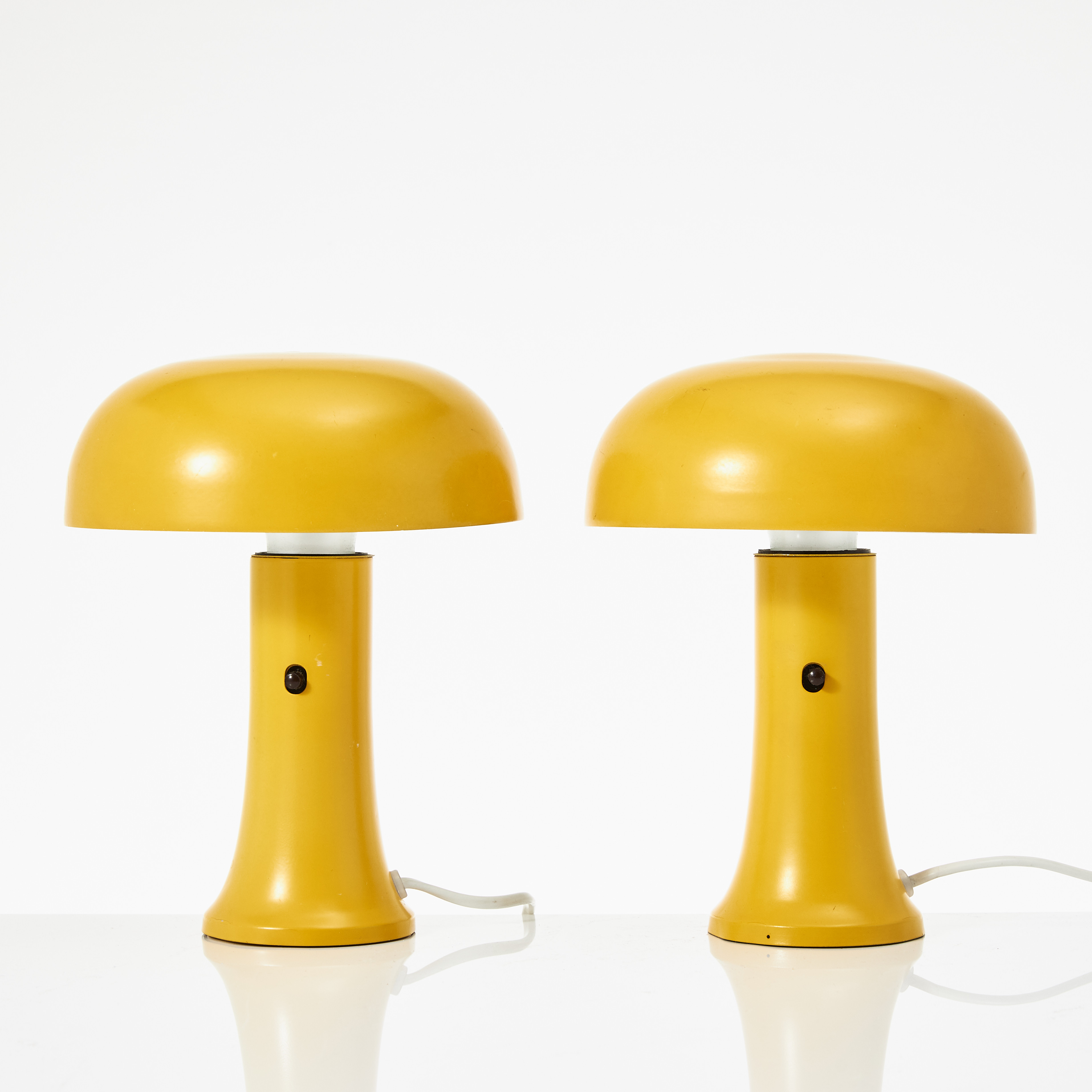 BORDS-/VÄGGLAMPOR, ett par, modell 24124, Valinte, Finland, 1970-tal.