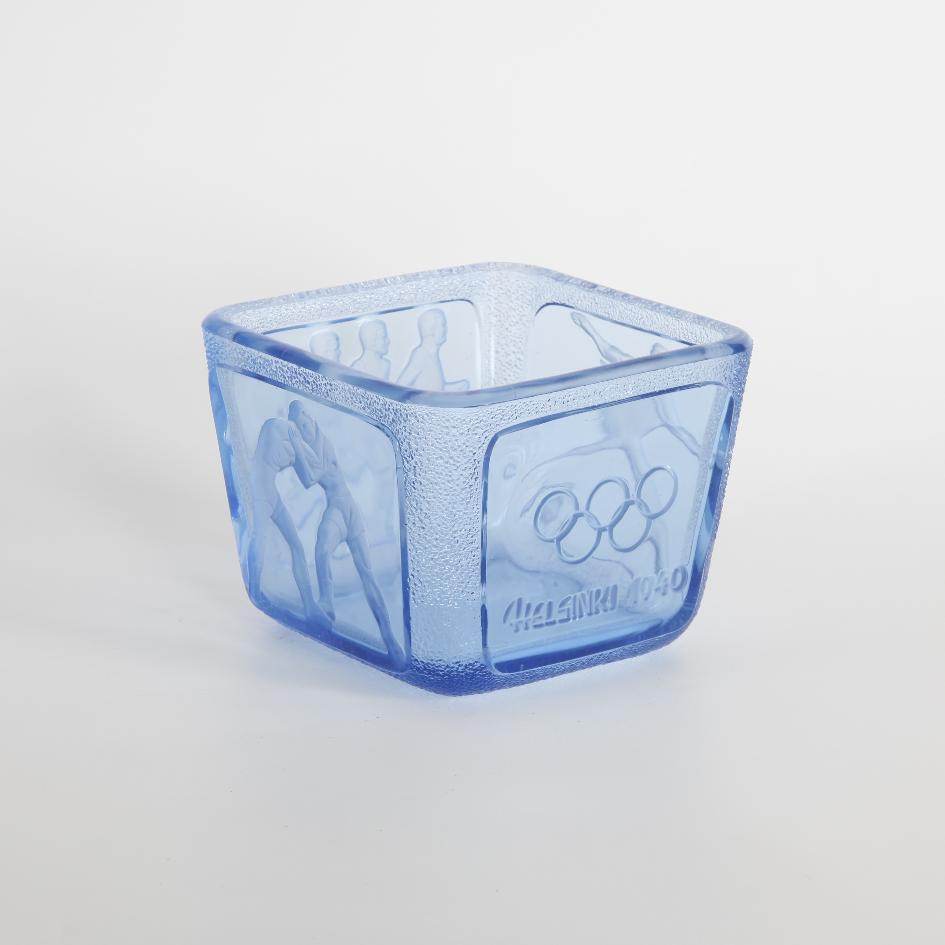 ANTTI SALMENLINNA. 1897-1968. Glasskål "Helsinki 1940", Riihimäki glasbruk, Finland.