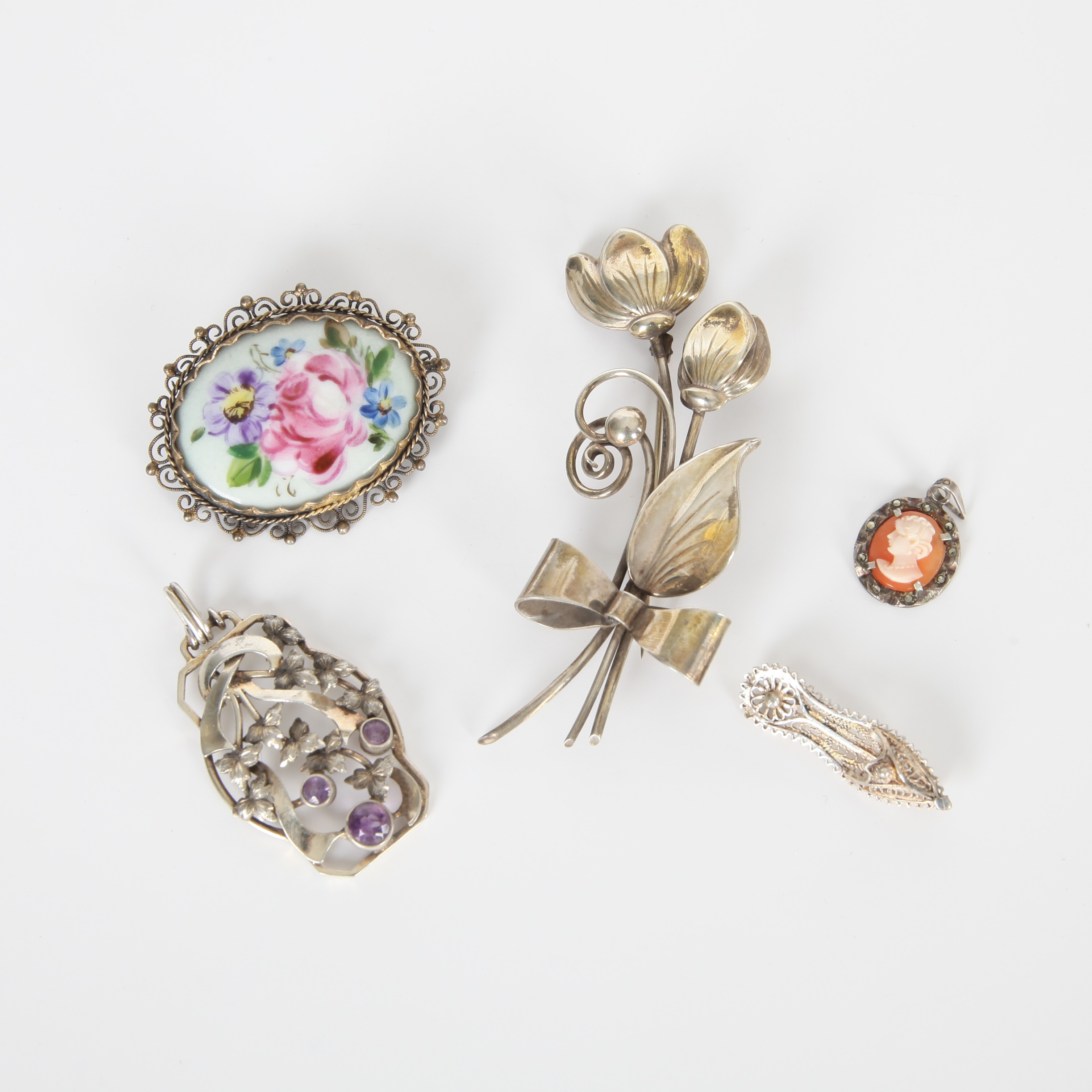 SILVERSMYCKEN, 5 delar, Broscher och hänge, 1940-tal.