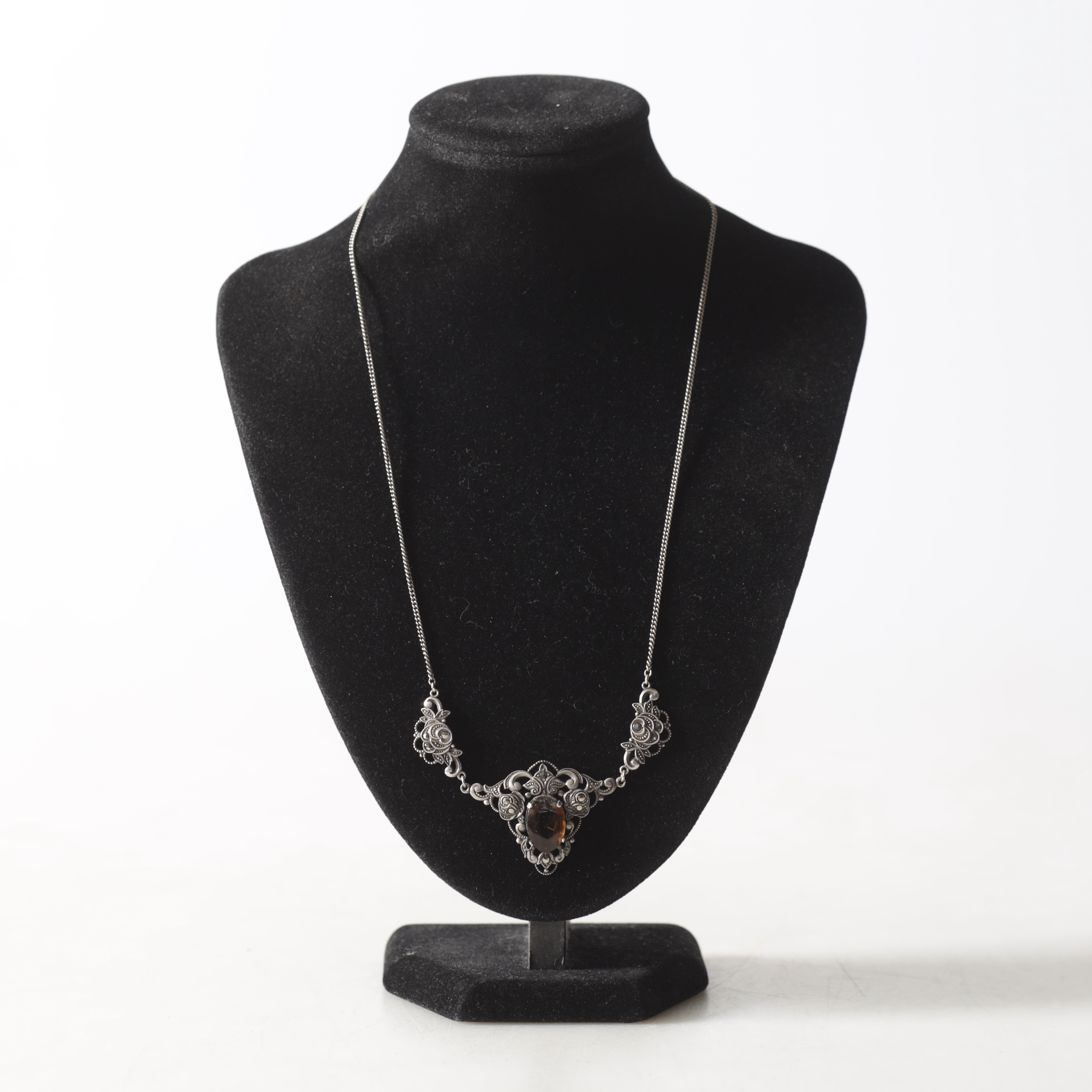 COLLIER, silver & sten. Totalvikt ca 12,1 gram.