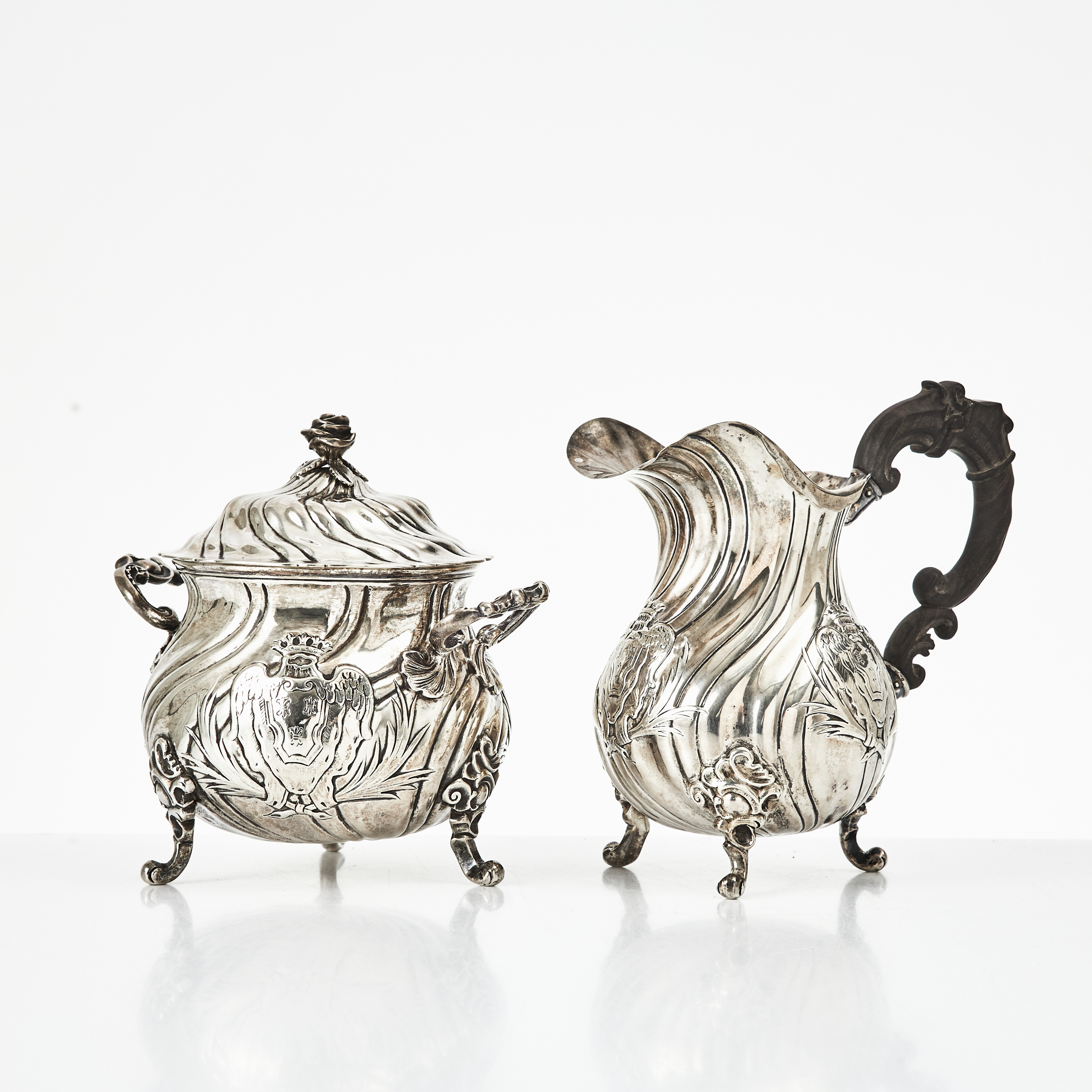SOCKERSKÅL, GRÄDDKANNA, silver, Louis XV stil, vriden dekor, vapendekor, Hanau, oidentifierad franks mästare, 18/1900-tal.