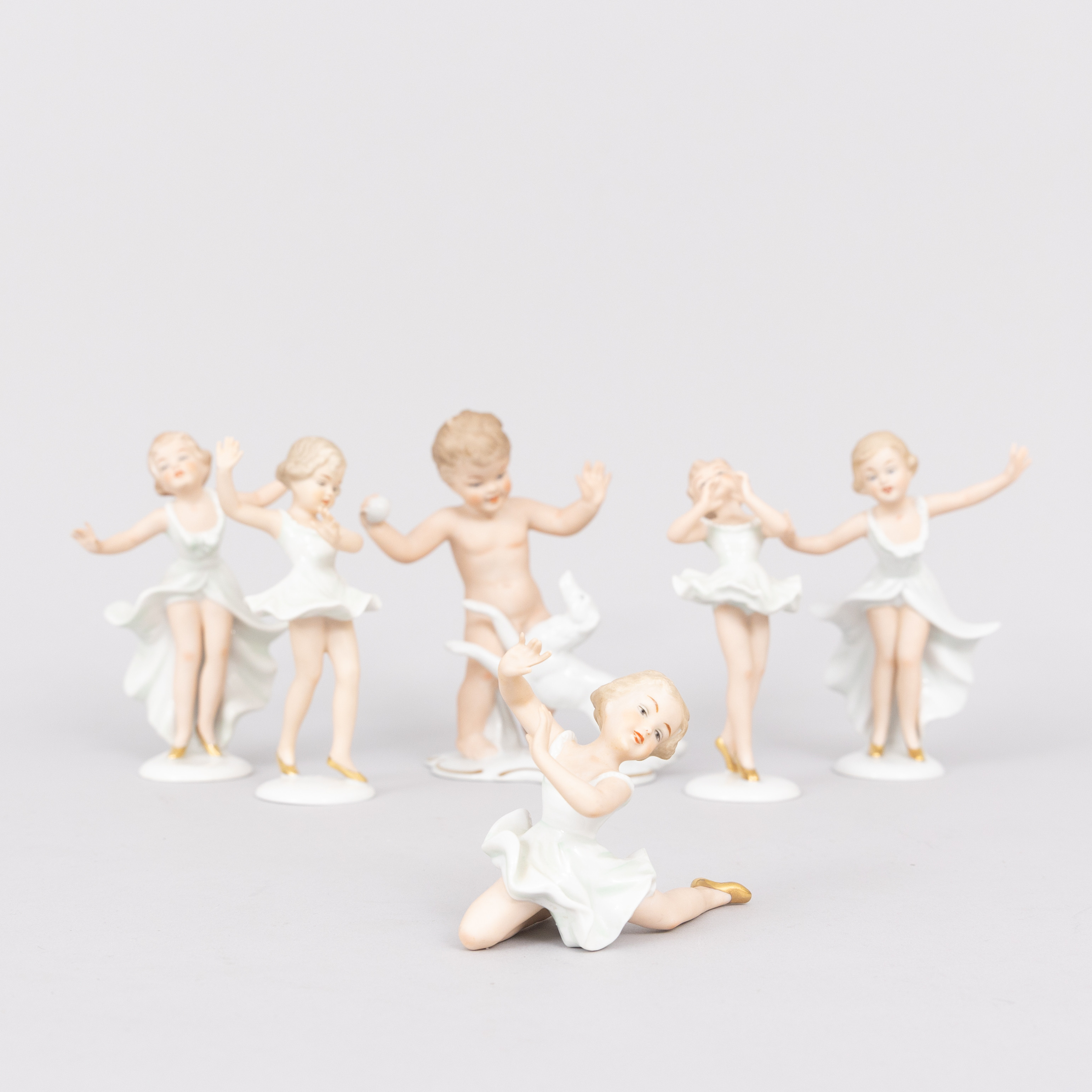 PARTI FIGURINER, 5 st, Ballerinor,/Barn med hund Wallendorf, Tyskland.