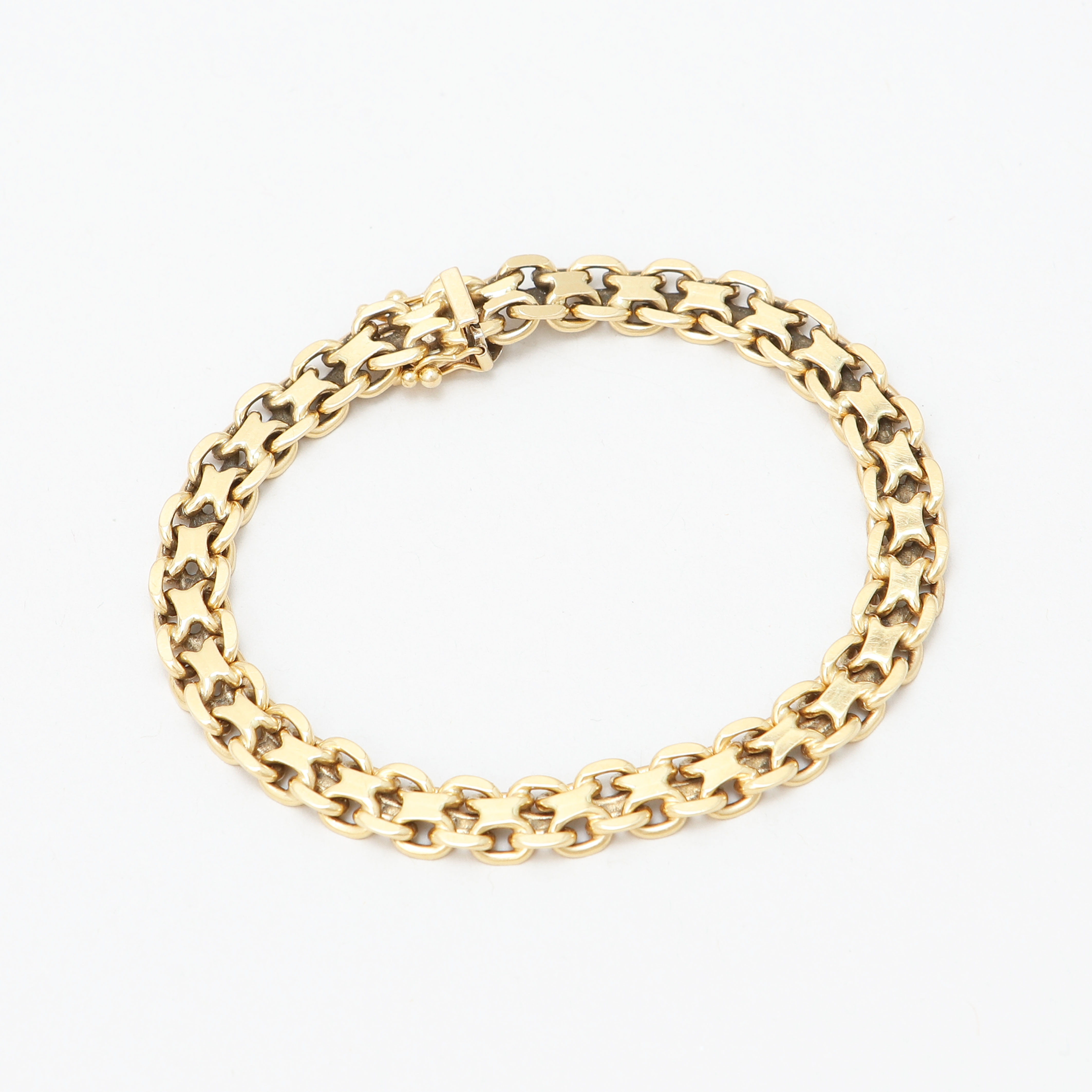 ARMBAND, 18k guld, vikt ca 27,1 gram.