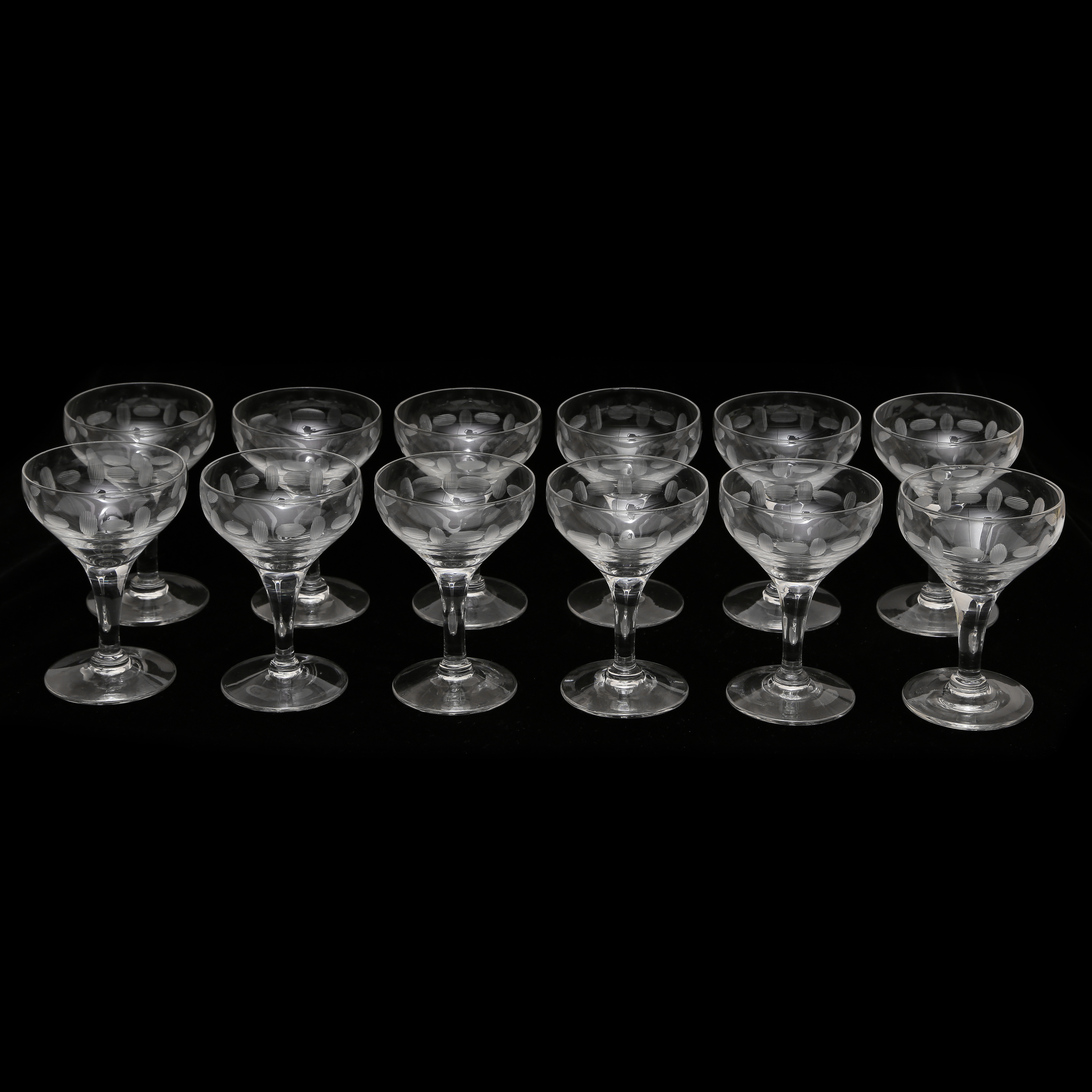12 LIKÖRGLAS, SLIPAD DEKOR, 1900-TAL.
