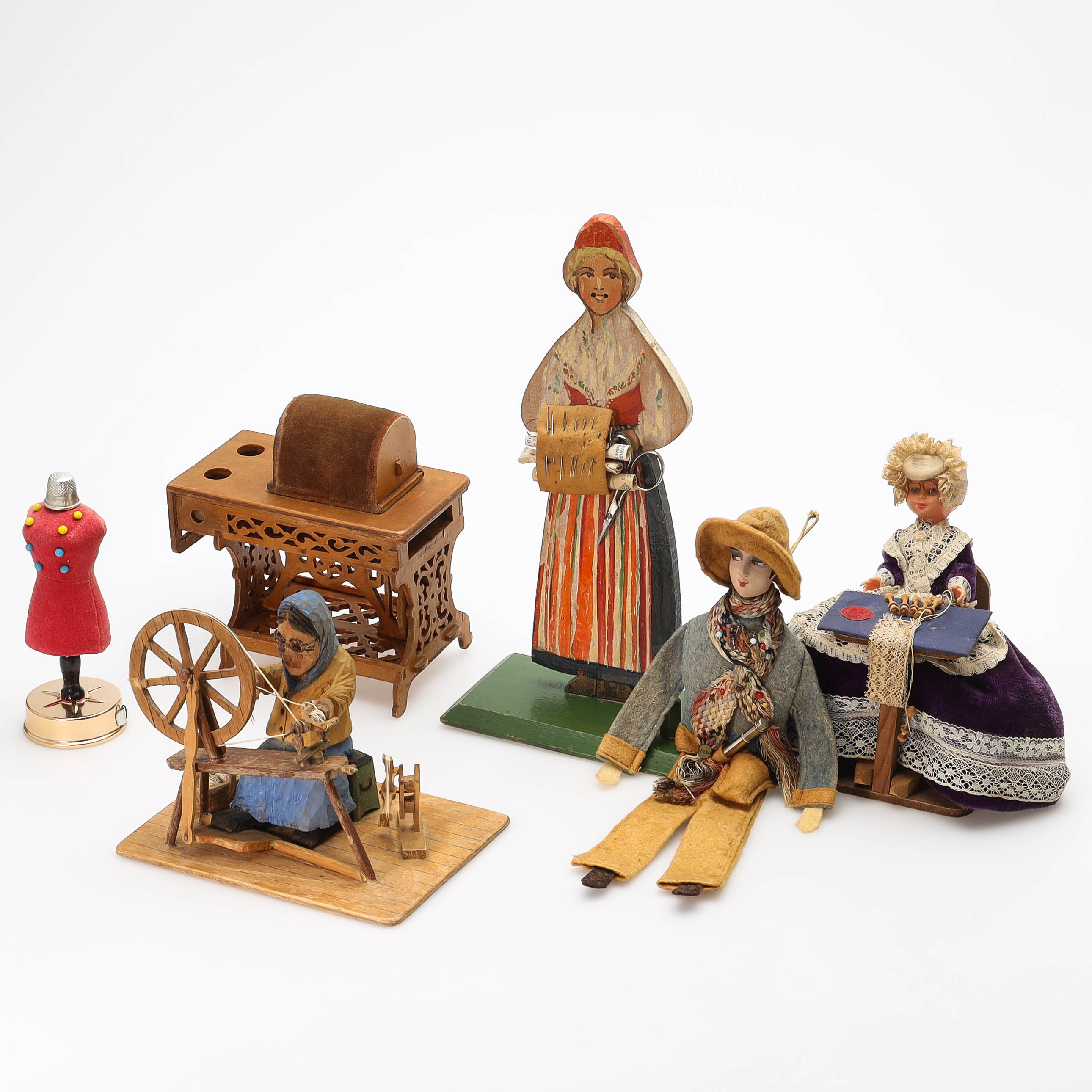 SAMLING FIGURER & NÅLDYNOR, 6 delar, olika modeller.