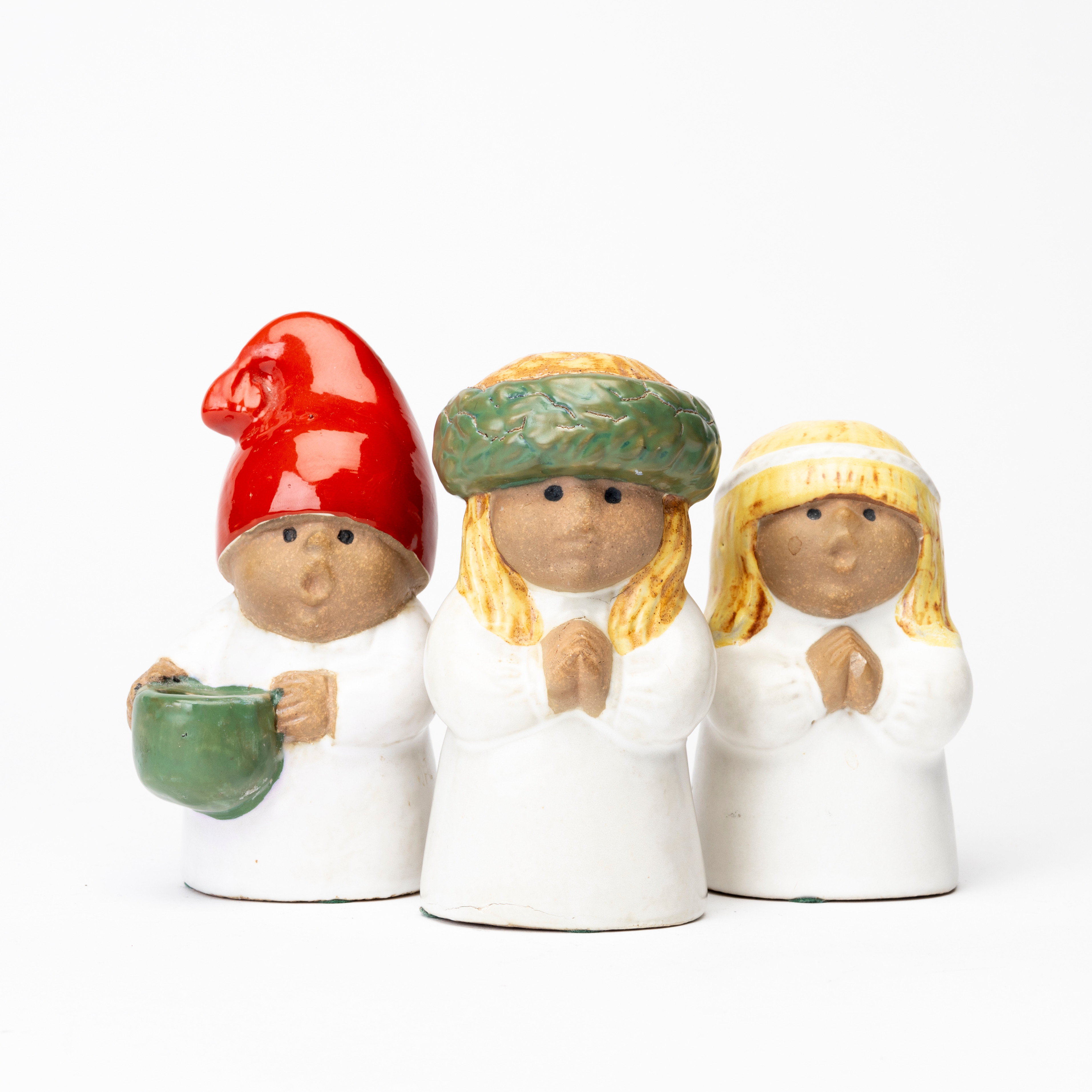 LISA LARSON. Figuriner/ljusstakar, 3 st, stengods, ur serien "Advent", Gustavsberg, formgivna 1978.