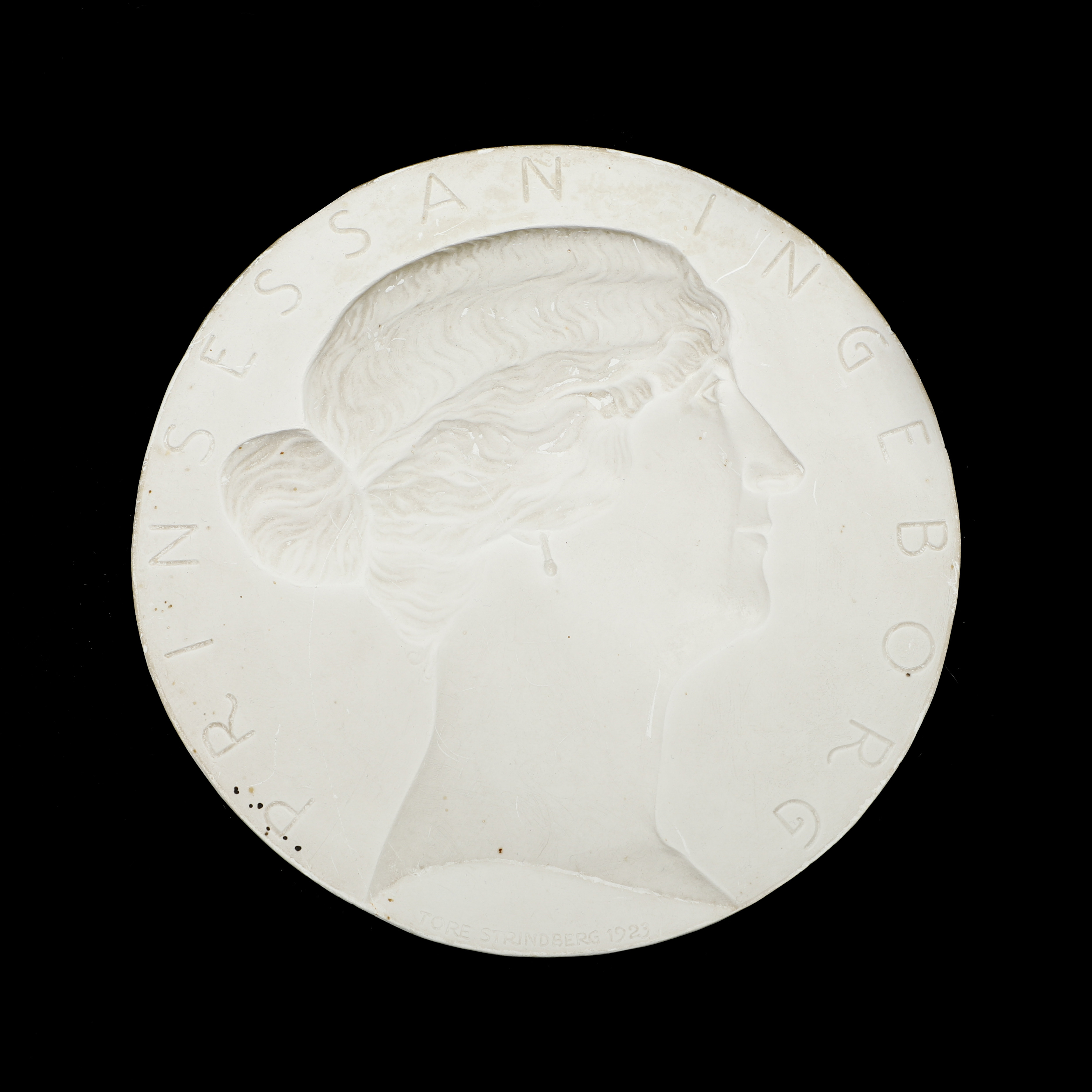 TORE  STRINDBERG. Plakett i gips. Prinsessan Ingeborg. 1923.