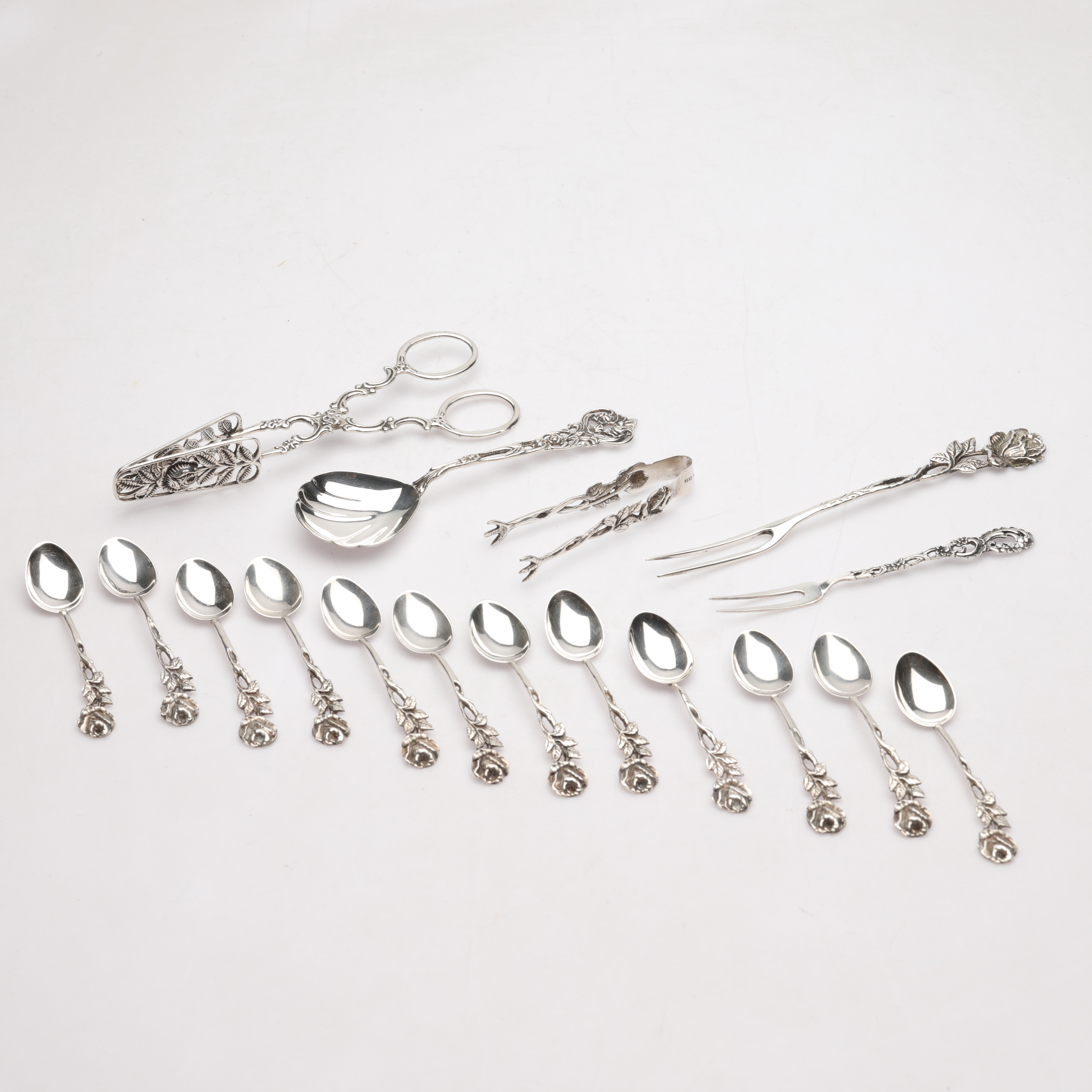 SILVERFÖREMÅL, 17 delar, b.la. Gewe, Sverige. Totalvikt ca 182 g.