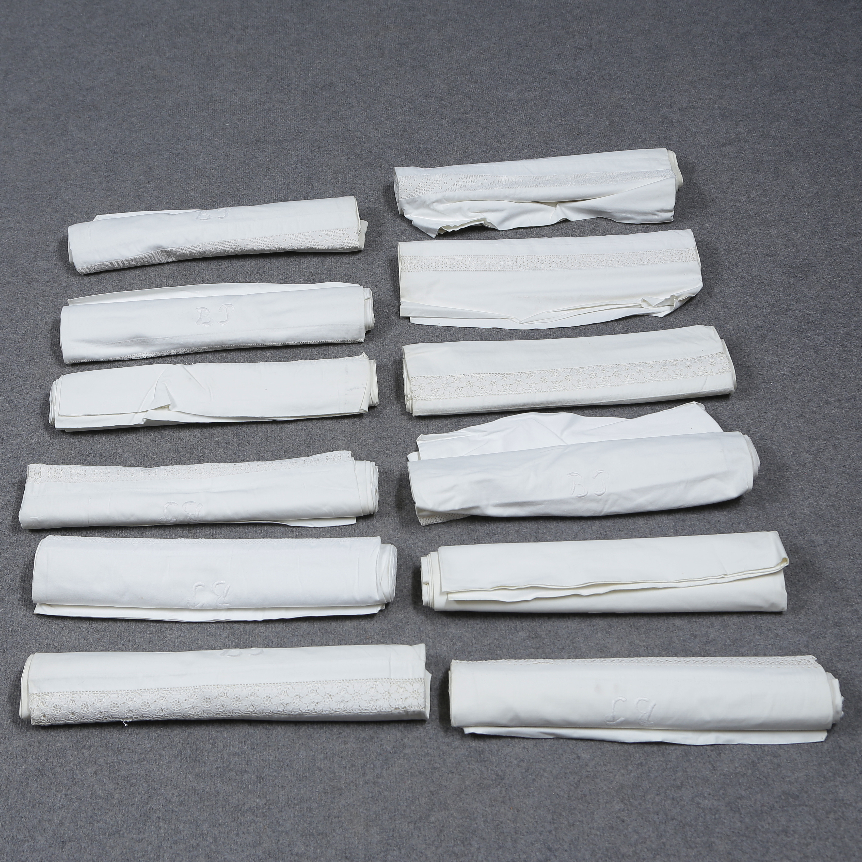 SAMLING PÅSLAKAN I LINNE.