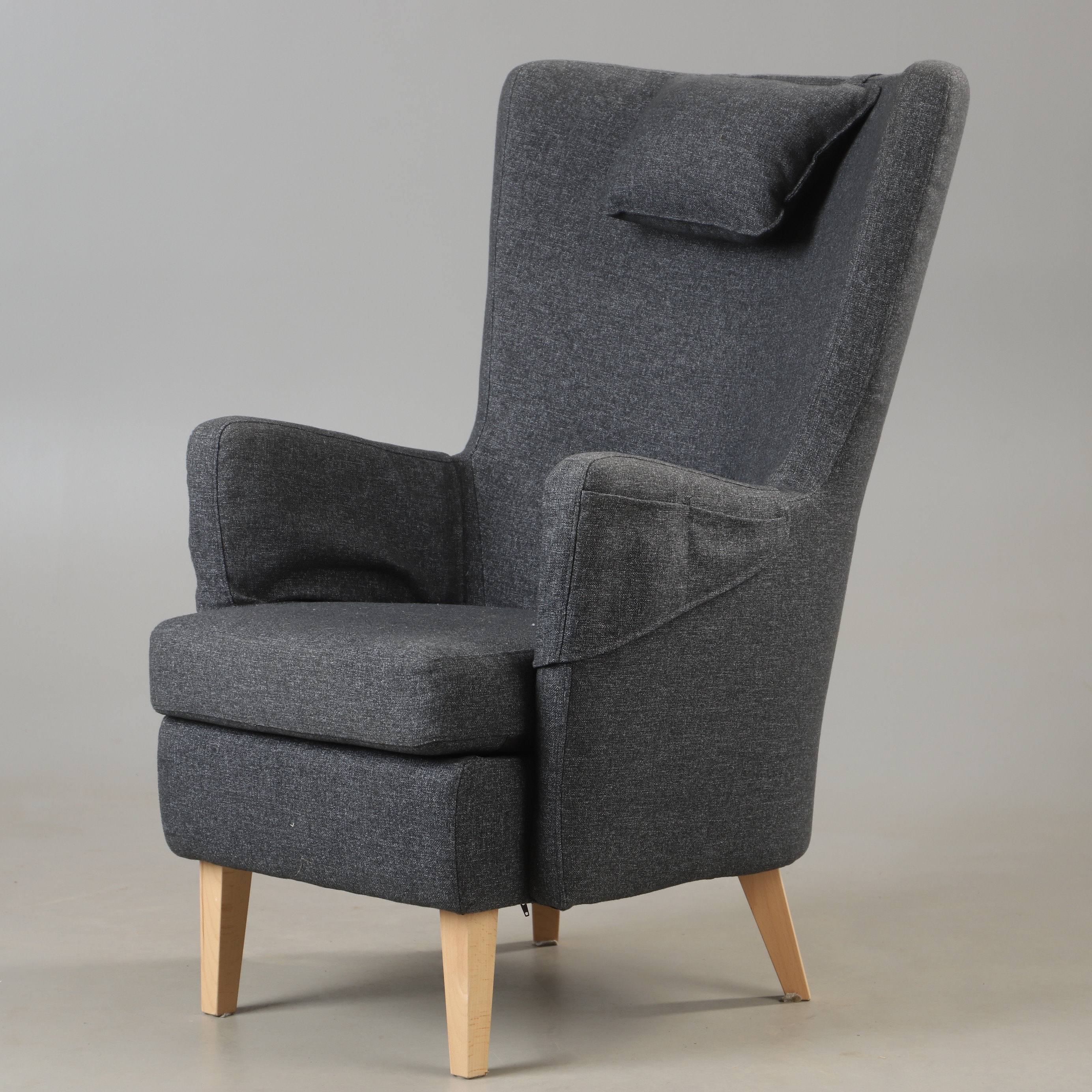 FÅTÖLJ, "Uppburen", textilklädd, lyftfunktion, IKEA.