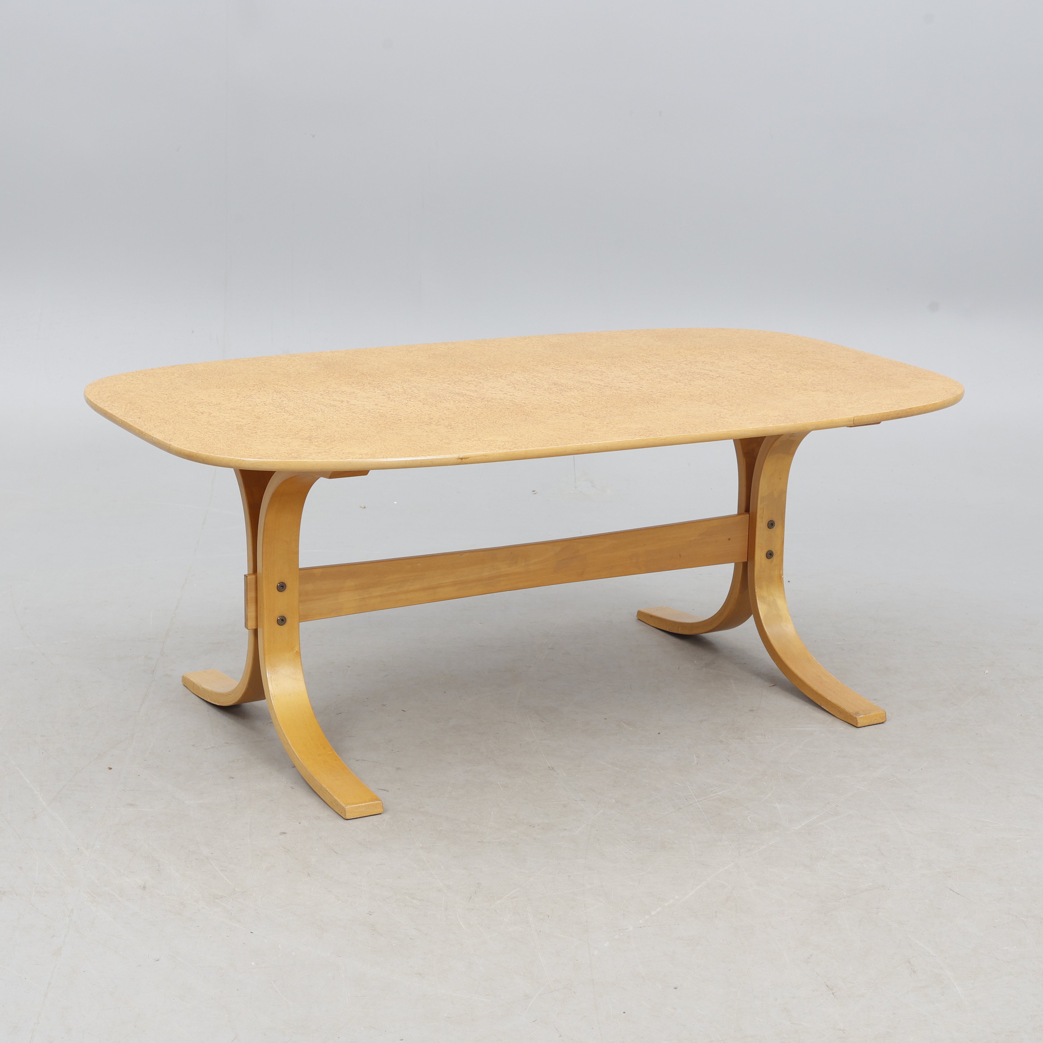 SOFFBORD, fanerat med masurbjörk, 1900-talets andra hälft.