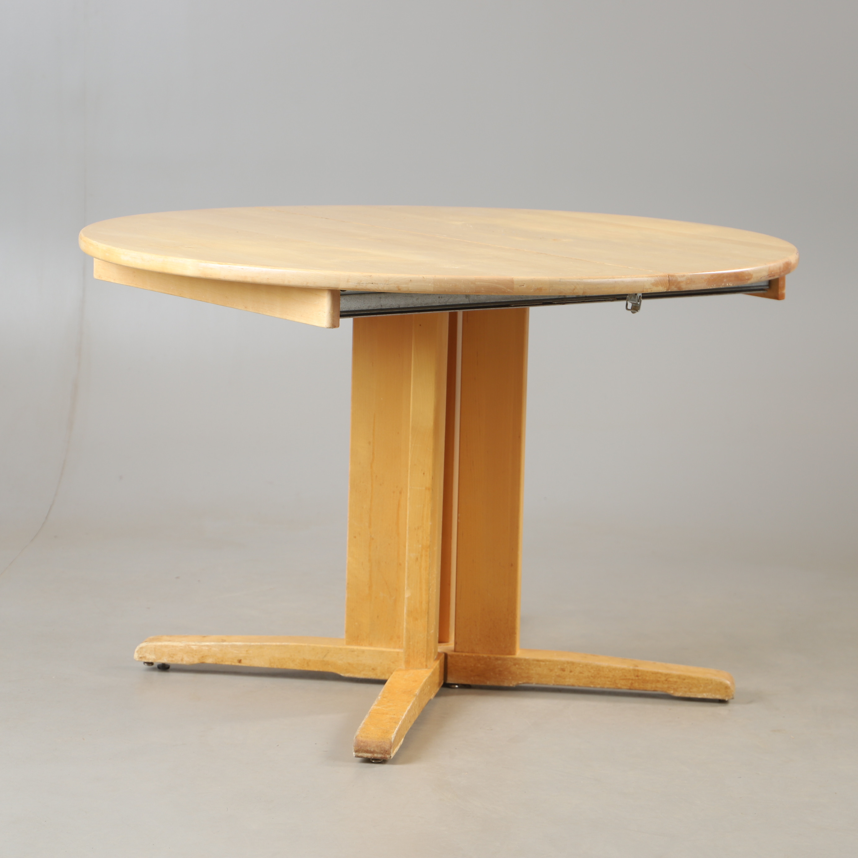 YNGVE EKSTRÖM. Matbord, "Björka", Stolab, 2001.