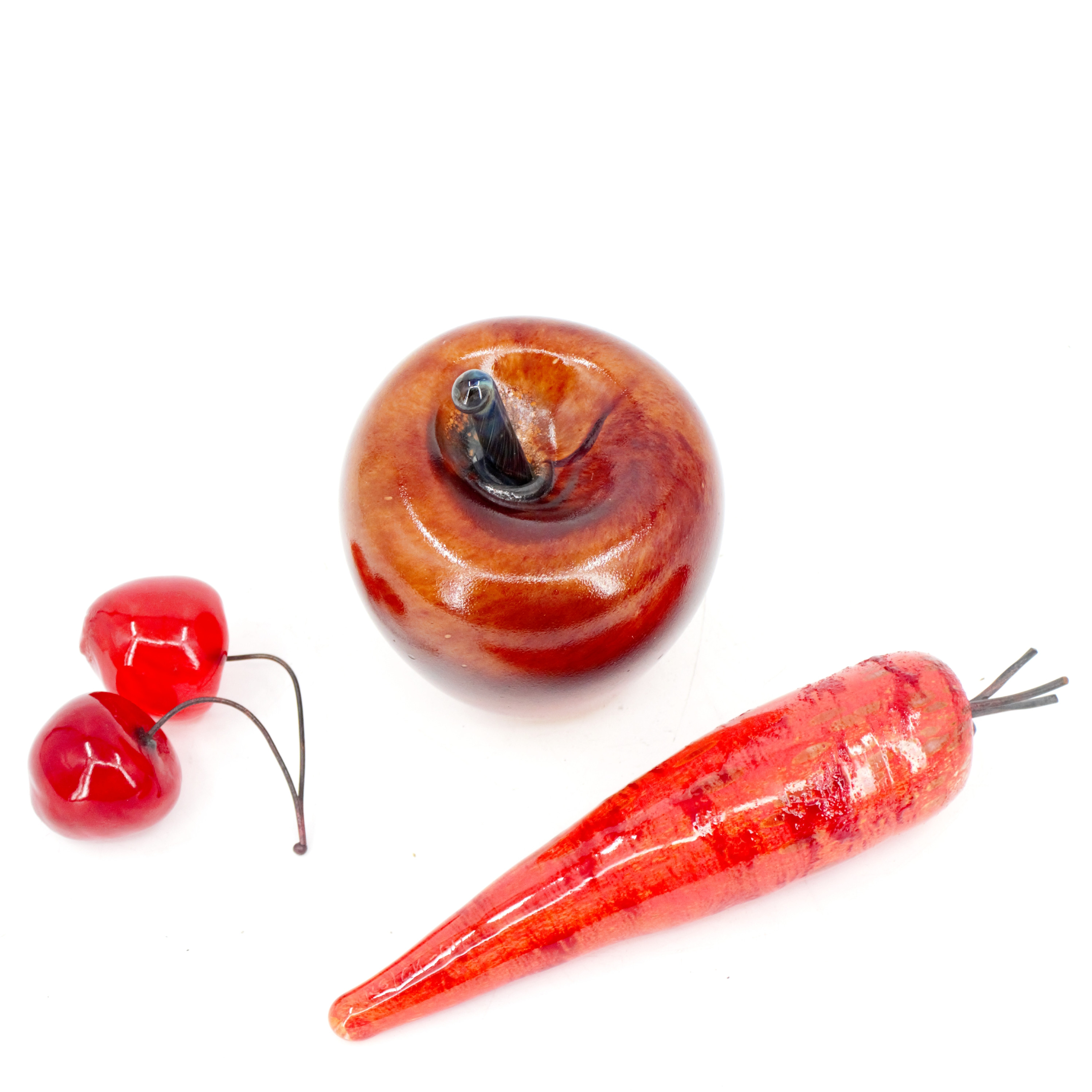 GLASFRUKTER och MOROT glas, varav 2 st. Gunilla Kihlgren.