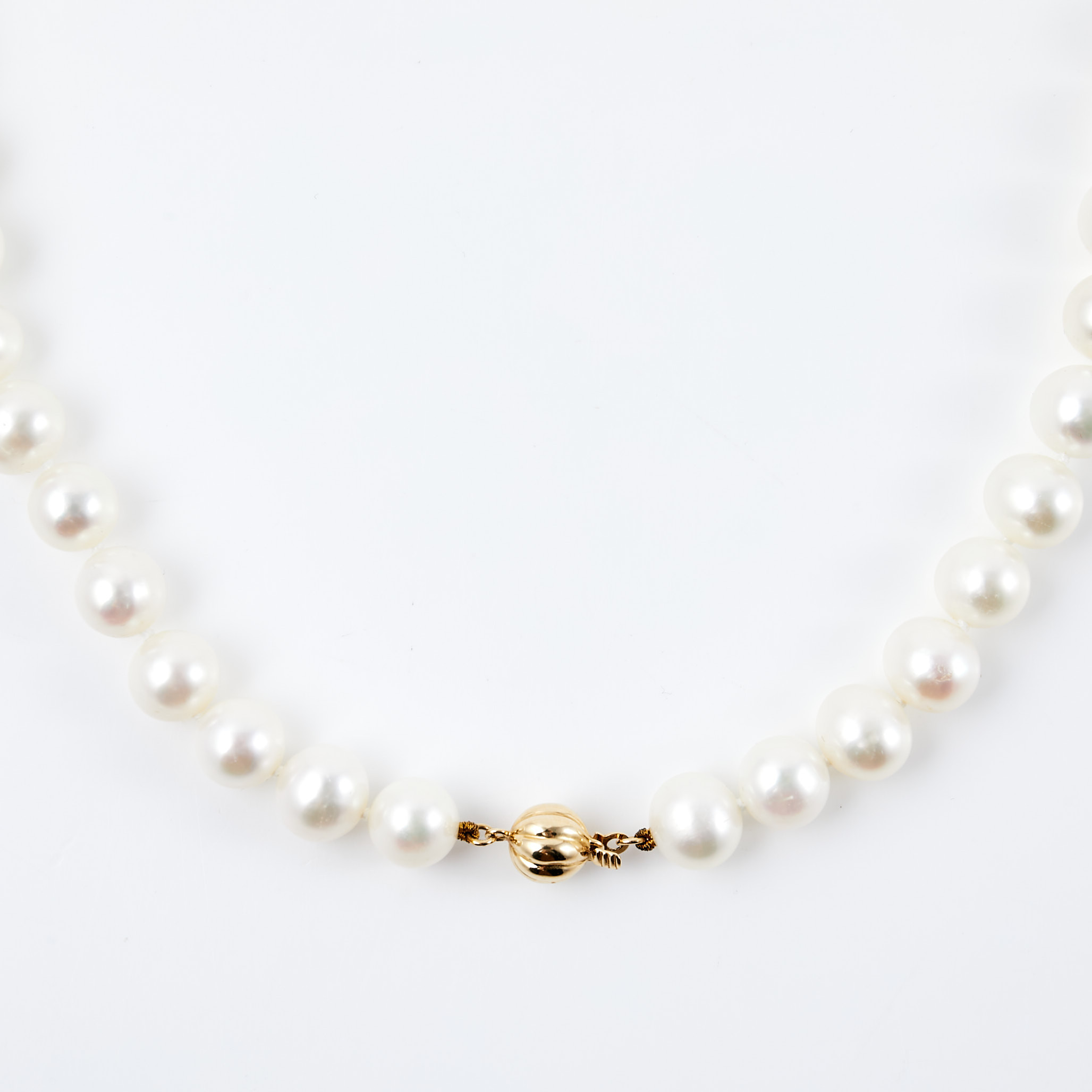 PÄRLCOLLIER, odlade sötvattenspärlor, ca 8,6-10 mm, kulformat lås i 14 k guld.