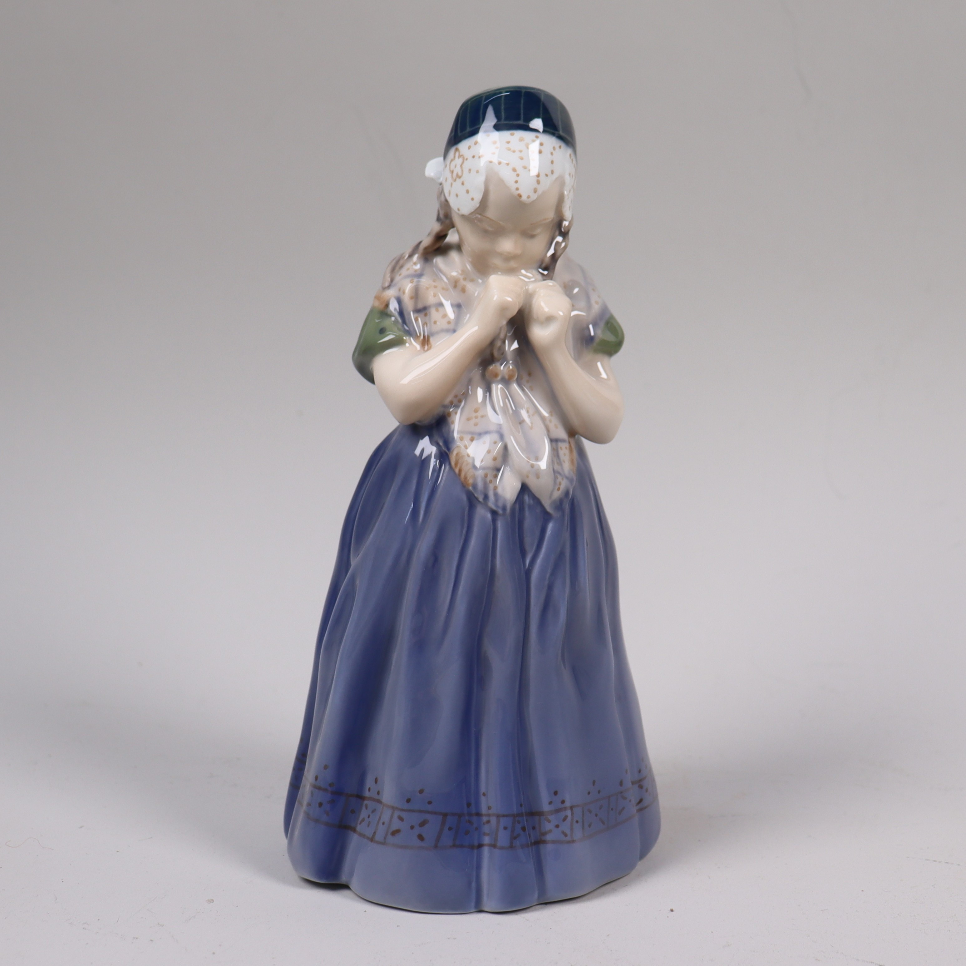 FIGURIN, Lotte Benter för Royal Copenhagen, #1323, flicka från Bornholm, Danmark.