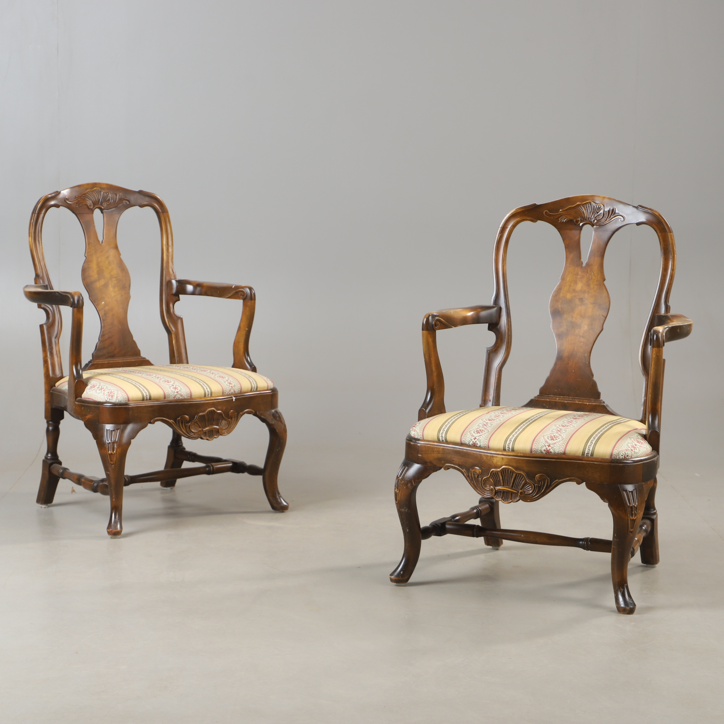 KARMSTOLAR, 1 par, björk, rokokostil.