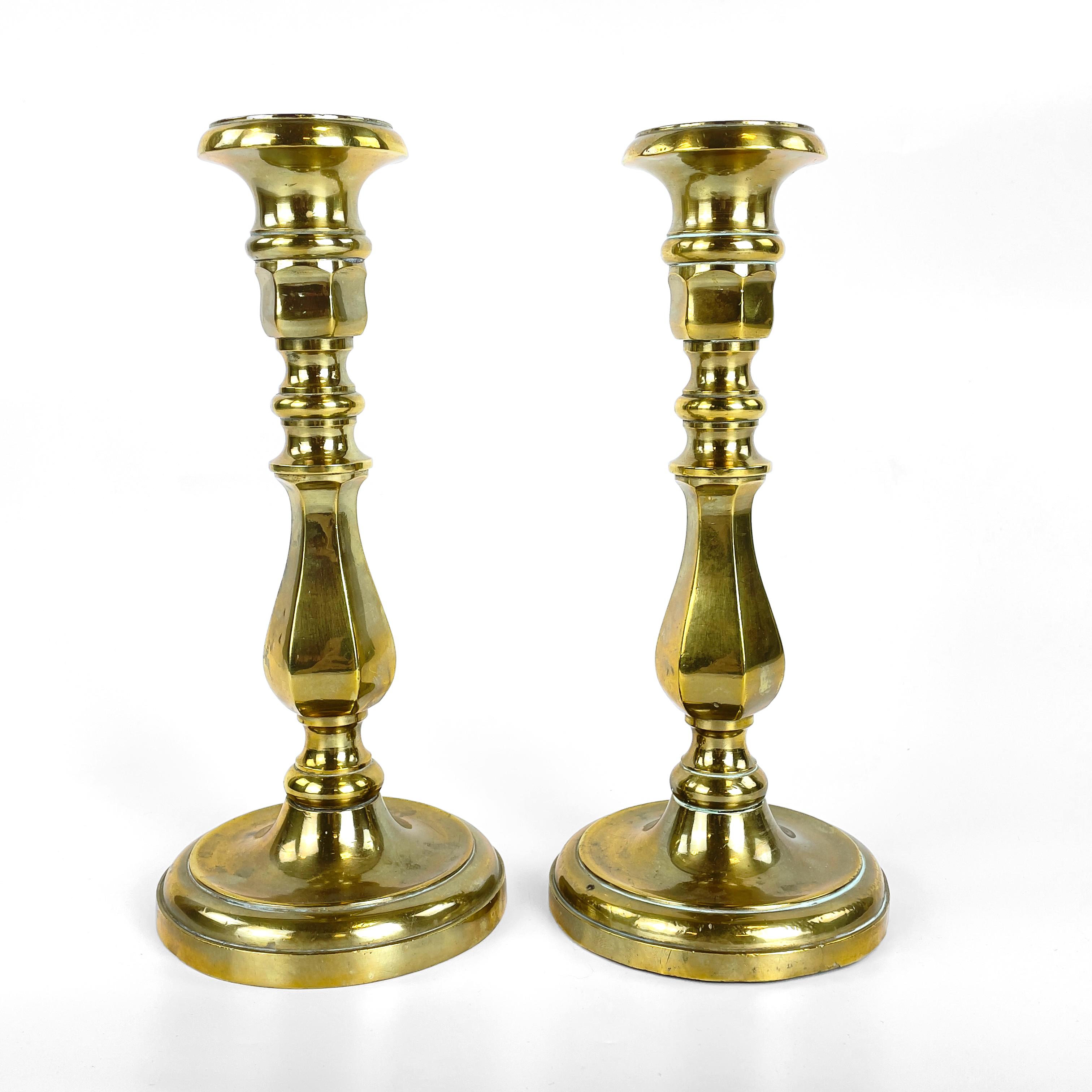 LJUSSTAKAR, ett par, mässing, 1900-tal.