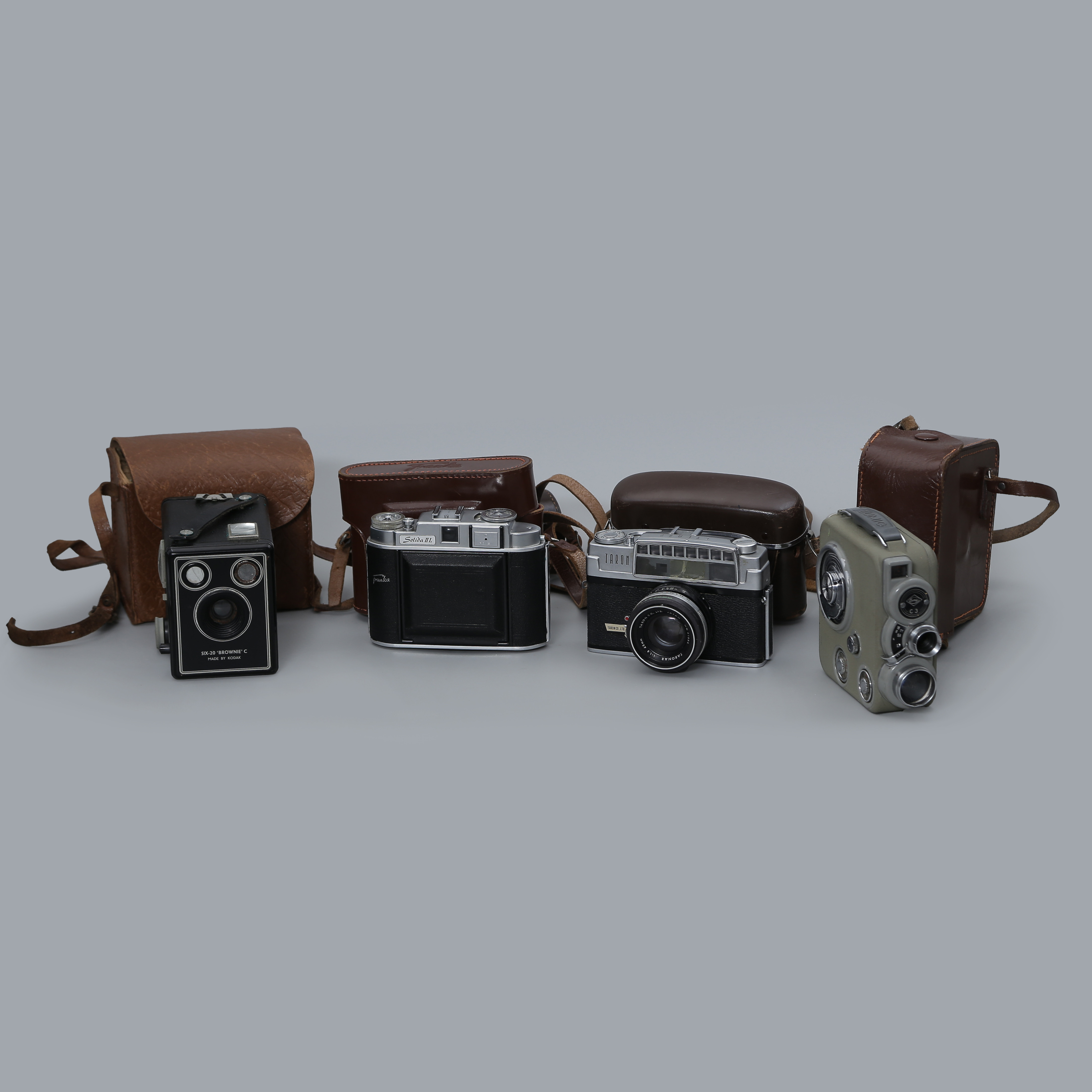 4 KAMEROR. FRANKA SOLIDA II L, TARON, EUMIG C3, KODAK SIX-20 BROWNIE C LÅDKAMERA.