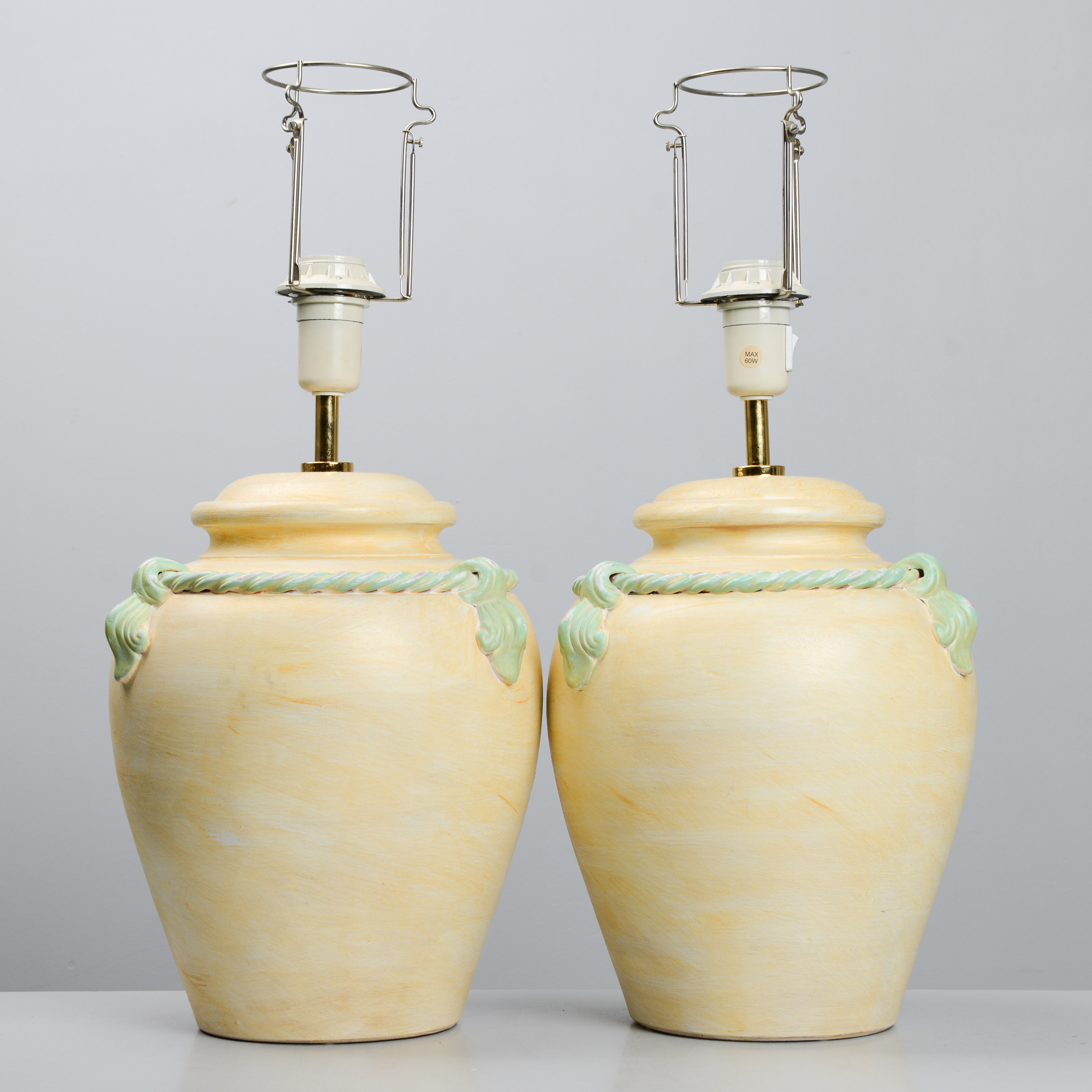 BORDSLAMPOR, 2 st, keramik, signerade "Pugi", Italien.