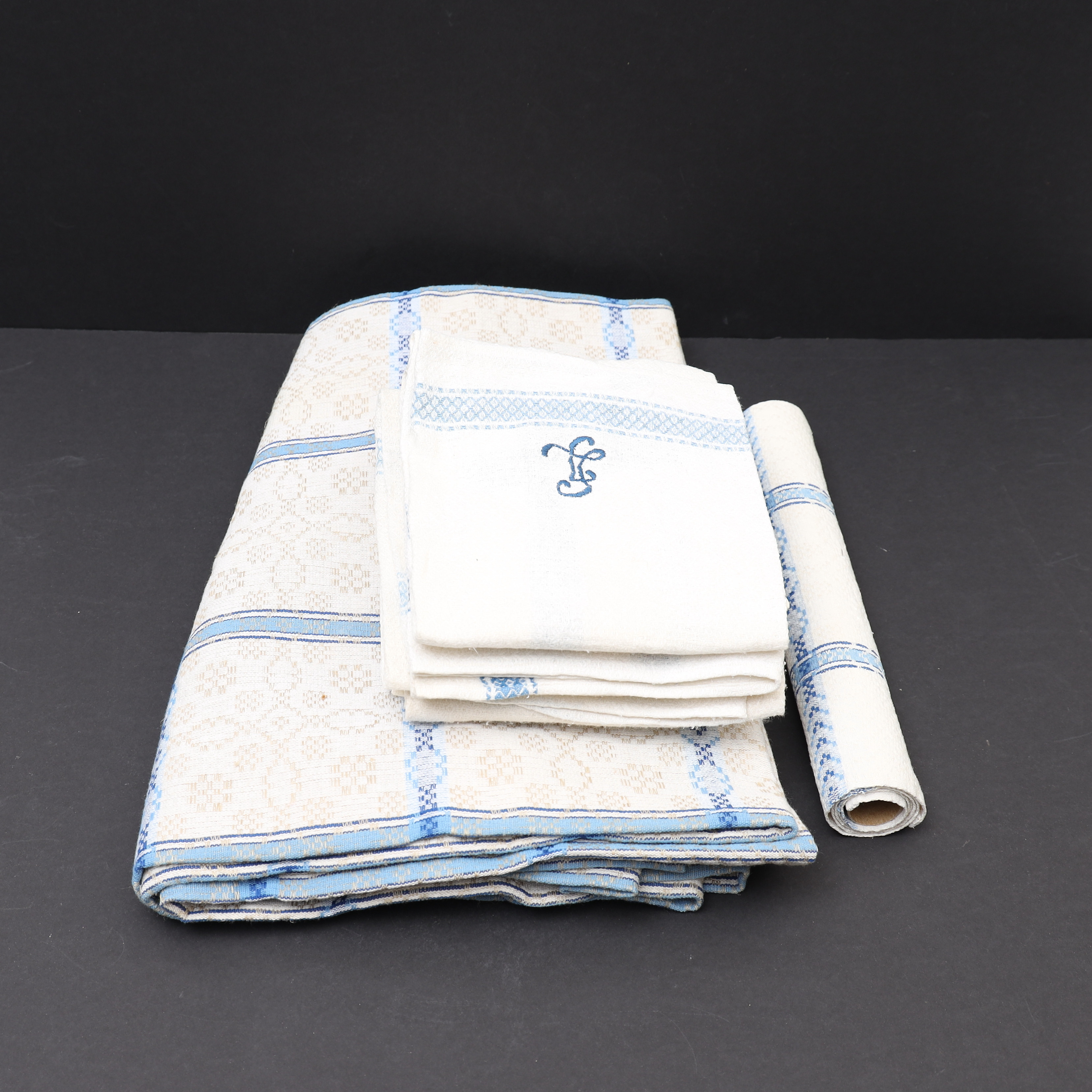 LINNETEXTIL, 11 delar.