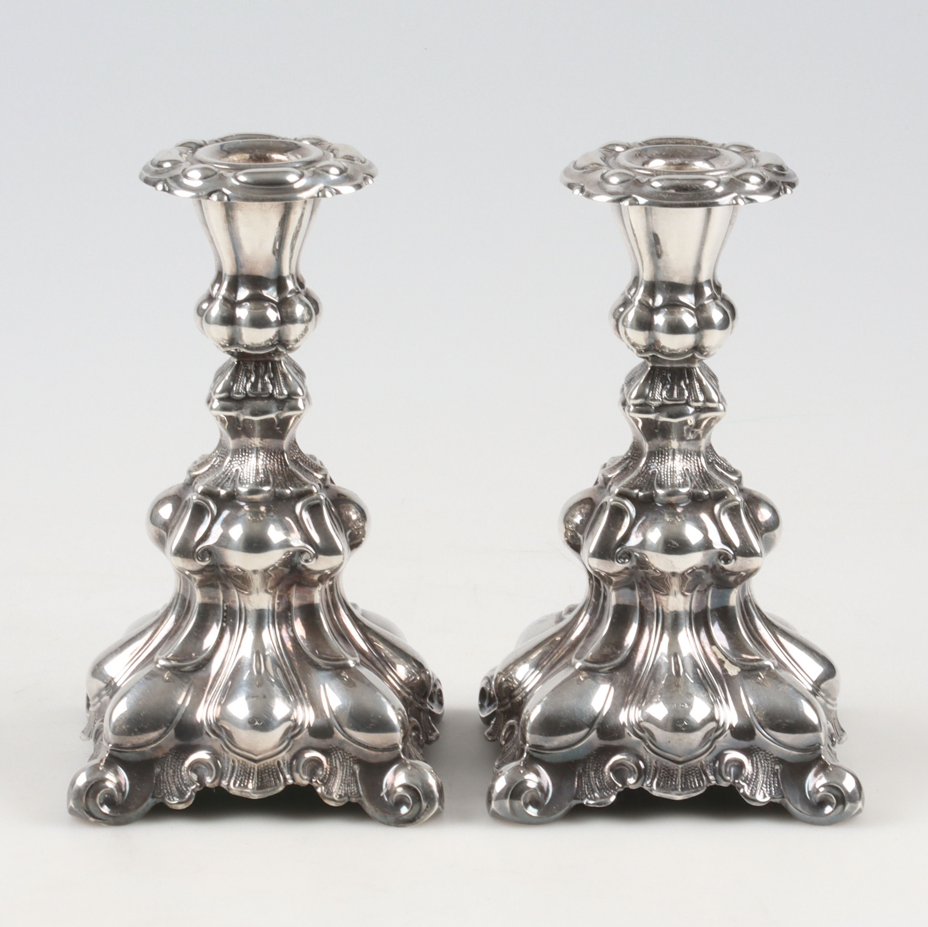 LJUSSTAKAR, 1 par, rokokostil, silver, svenska importstämplar, 1900-tal.