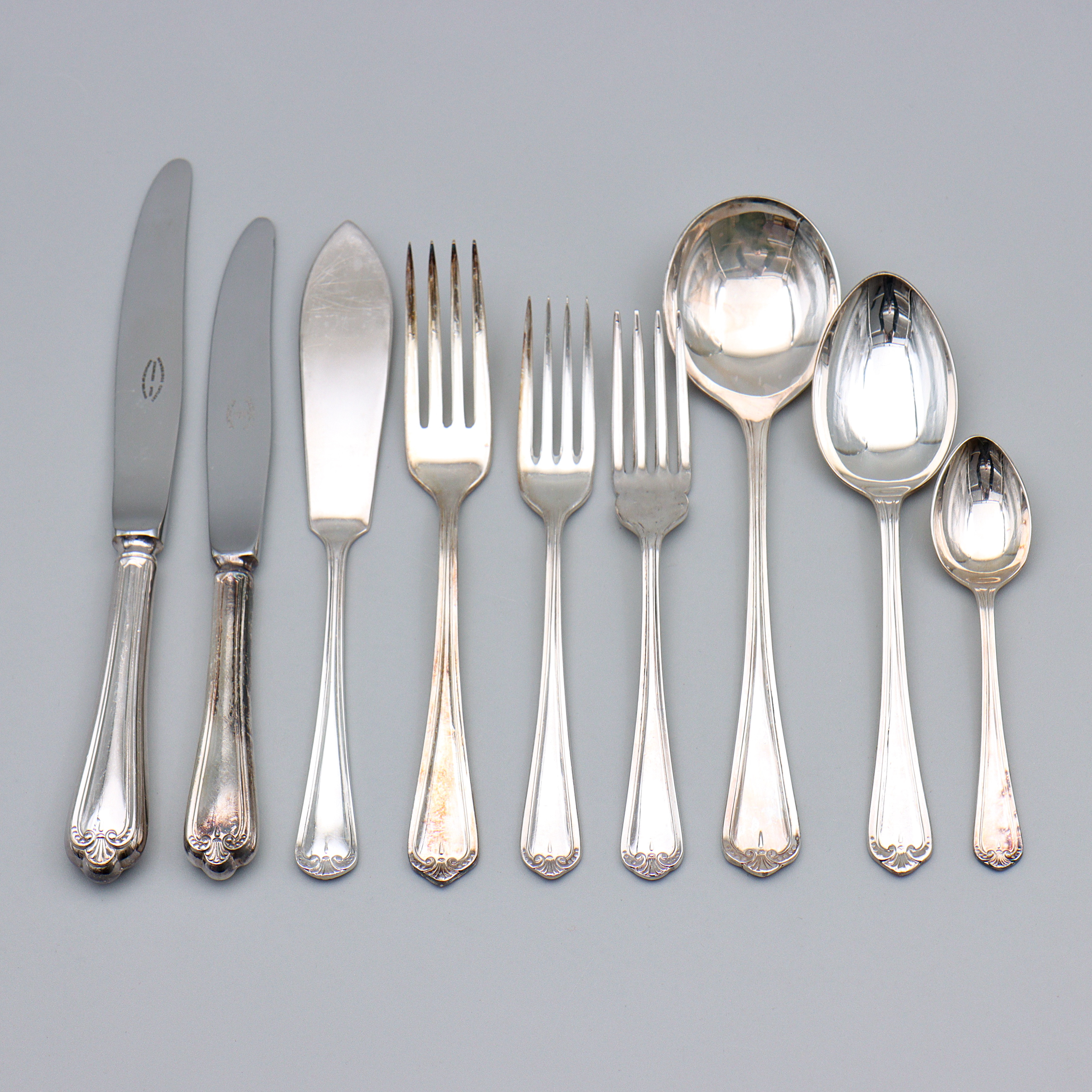 BESTICK, NEWBRIDGE, 116 DELAR, NYSILVER, ROSTFRIA BLAD, MADE IN IRISH REPUBLIC.